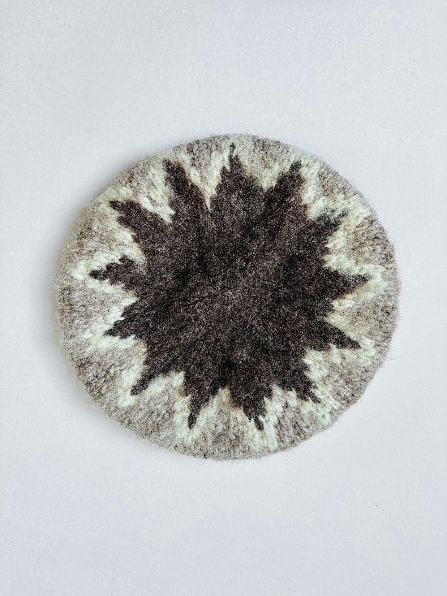 1970s Off-White Grey and Taupe Starburst Wool Knit Beret