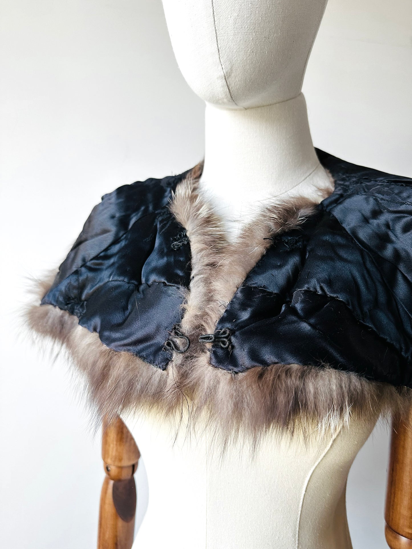 1940s - 1970s Mid-Century Fox Fur Collar or Stole