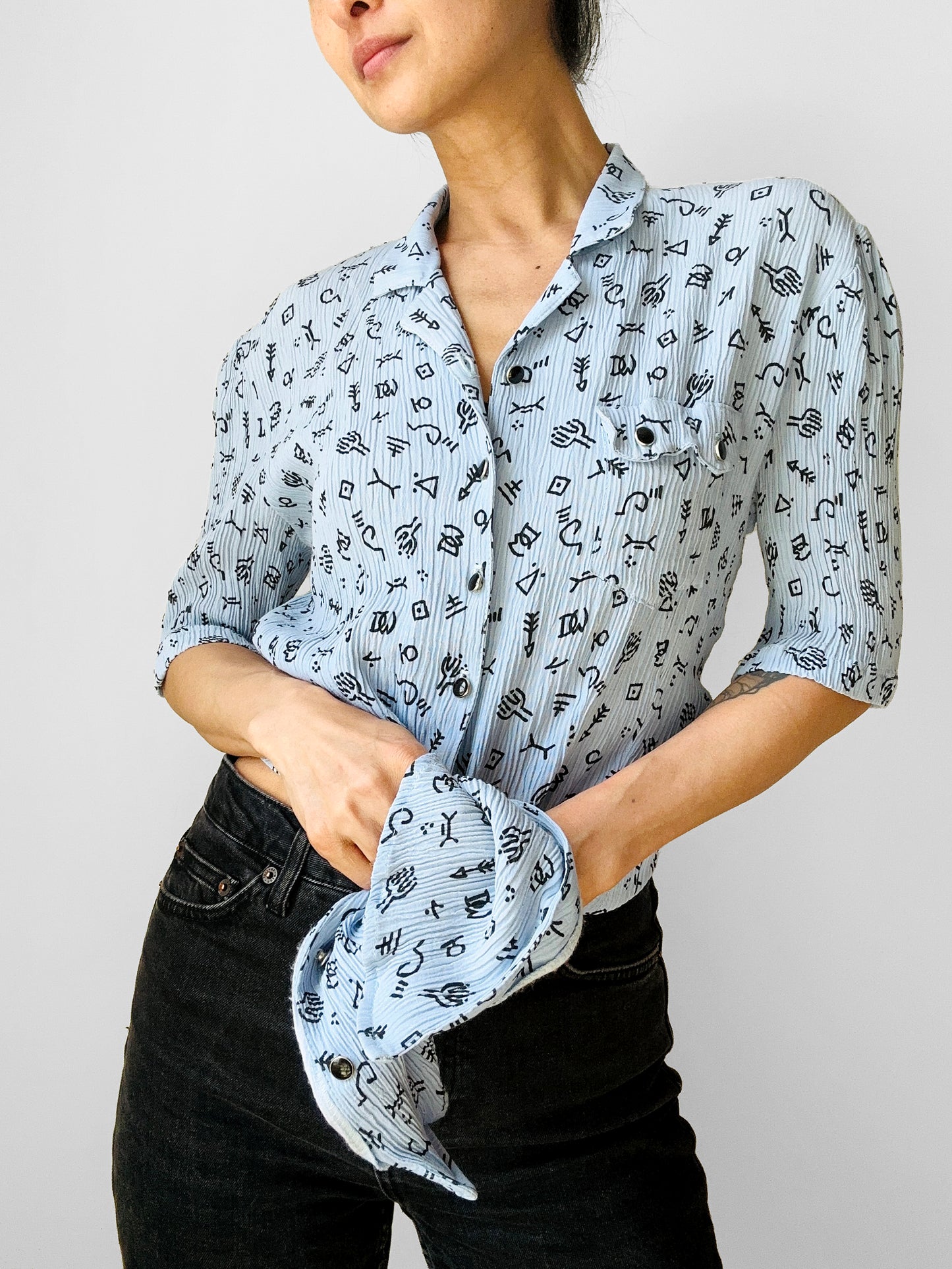 1980s Made in the USA Blue Western Patterned Short-Sleeve Collared Button-Front Shirt - S/M/L