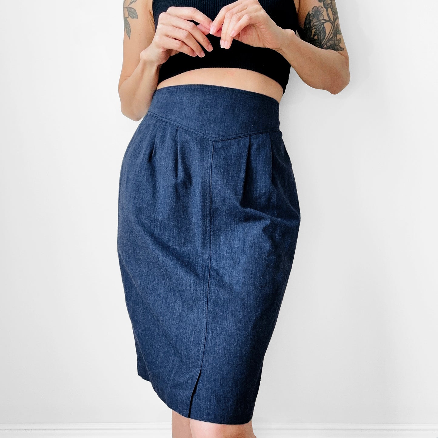 1980s Dark Wash Soft Chambray Elastic Waist Pleated Skirt - Waist 27 - 29