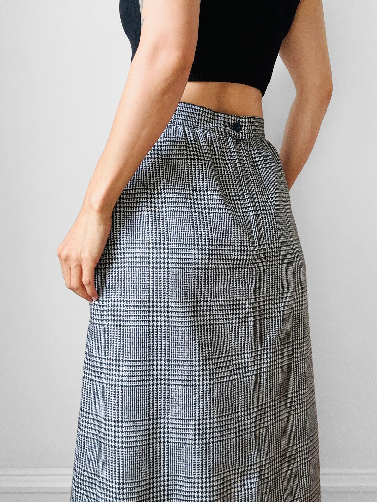 1980s Black and White Houndstooth A-line Inverted Pleat Skirt - Sz. Sm