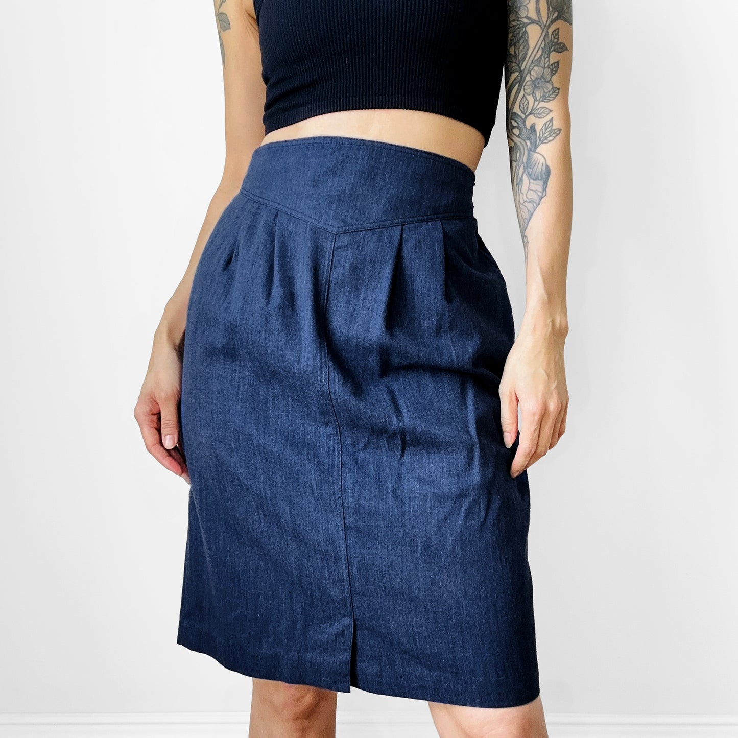 1980s Dark Wash Soft Chambray Elastic Waist Pleated Skirt - Waist 27 - 29