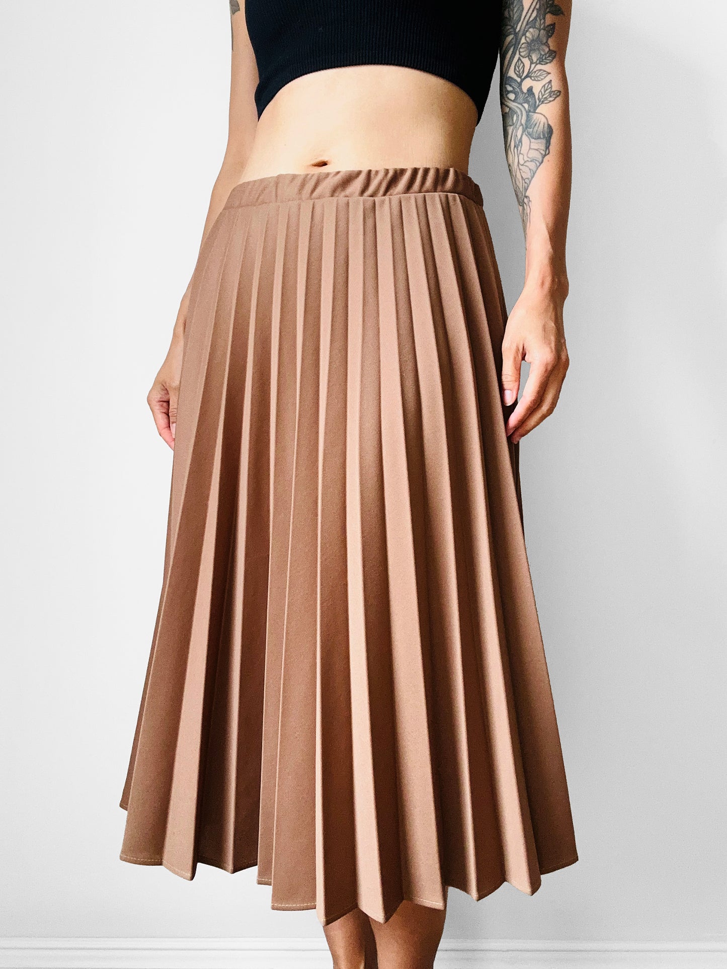 1970s Tan Elastic Waist Pleated Skirt - Sz. M/L