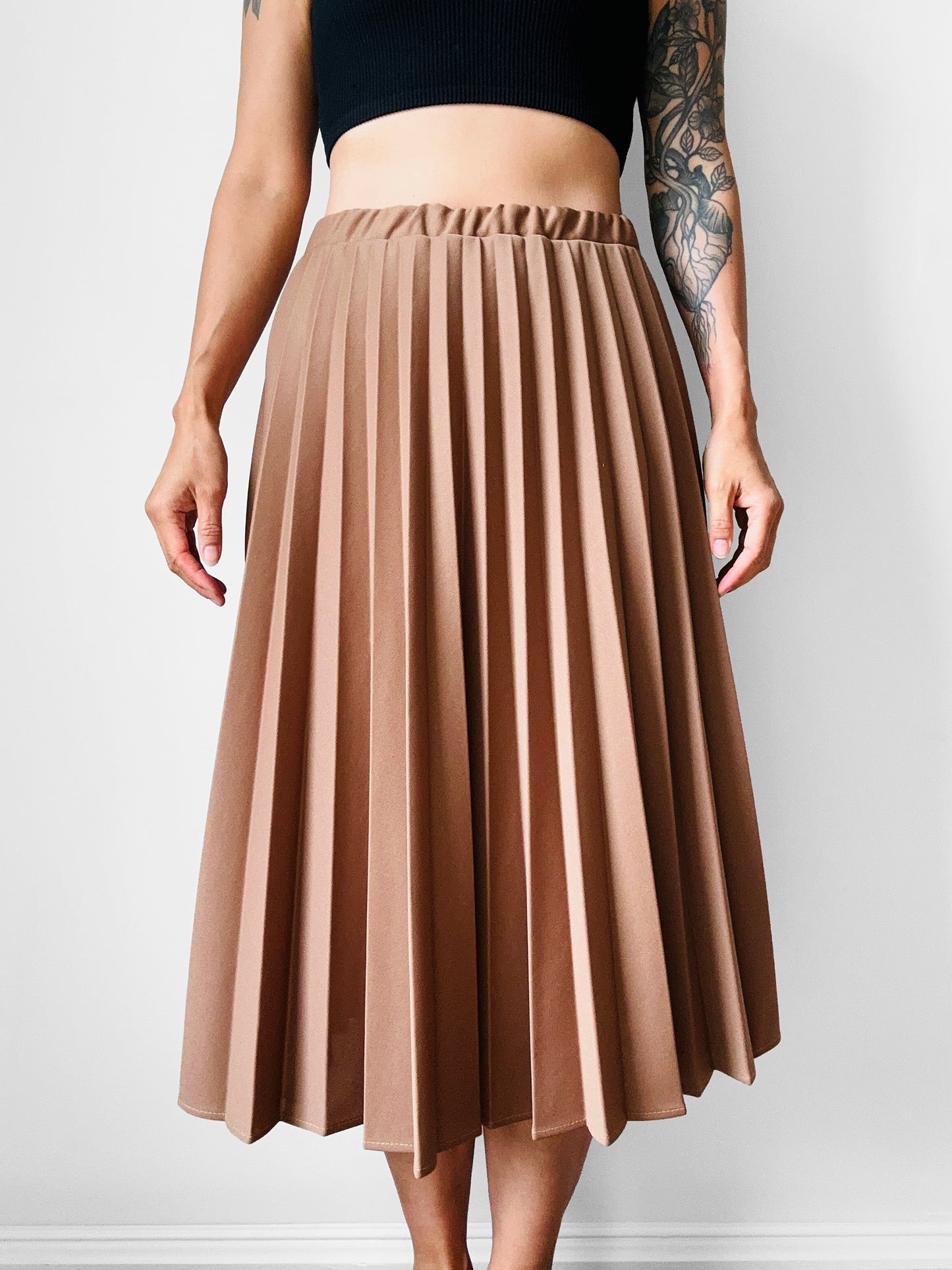 1970s Tan Elastic Waist Pleated Skirt - Sz. M/L