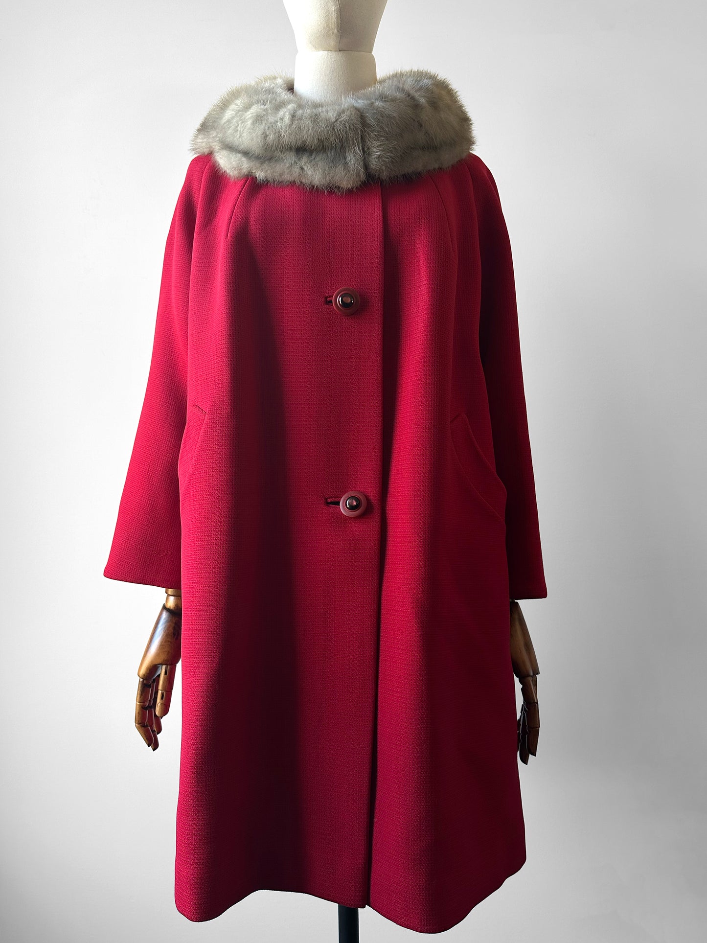 1950s Mid-Century Red Textured A-Line Wool Coat with Grey Fur Collar - Sz. S/M