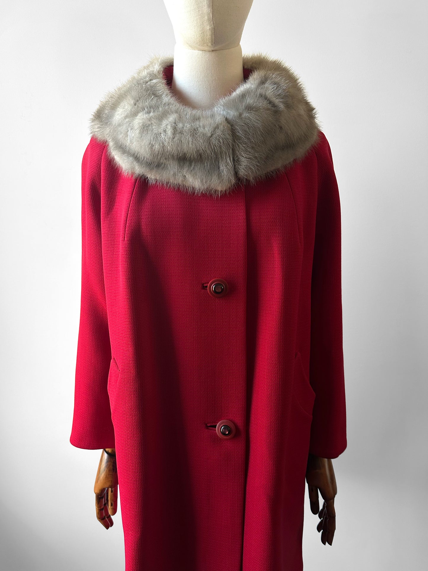 1950s Mid-Century Red Textured A-Line Wool Coat with Grey Fur Collar - Sz. S/M