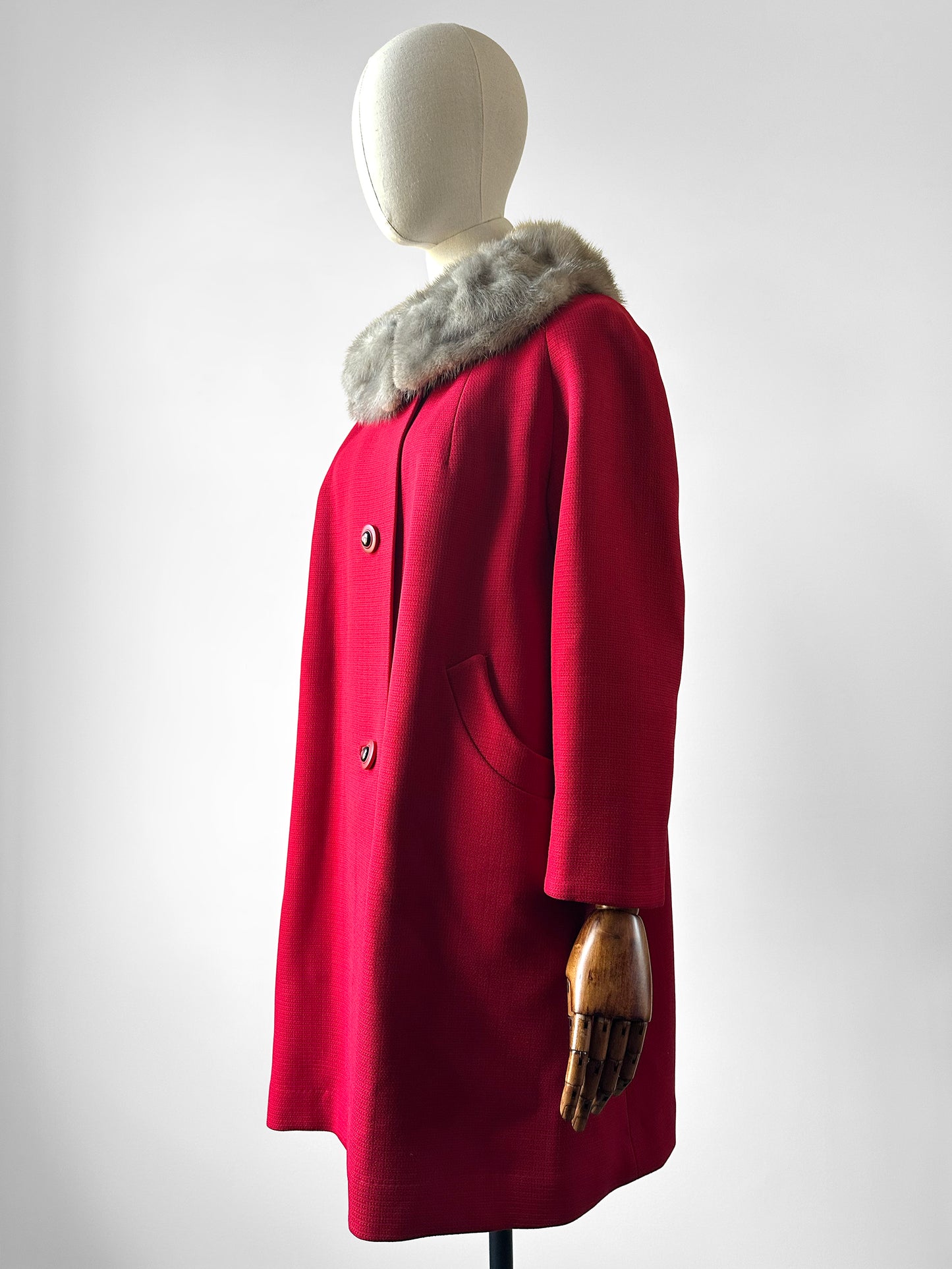 1950s Mid-Century Red Textured A-Line Wool Coat with Grey Fur Collar - Sz. S/M