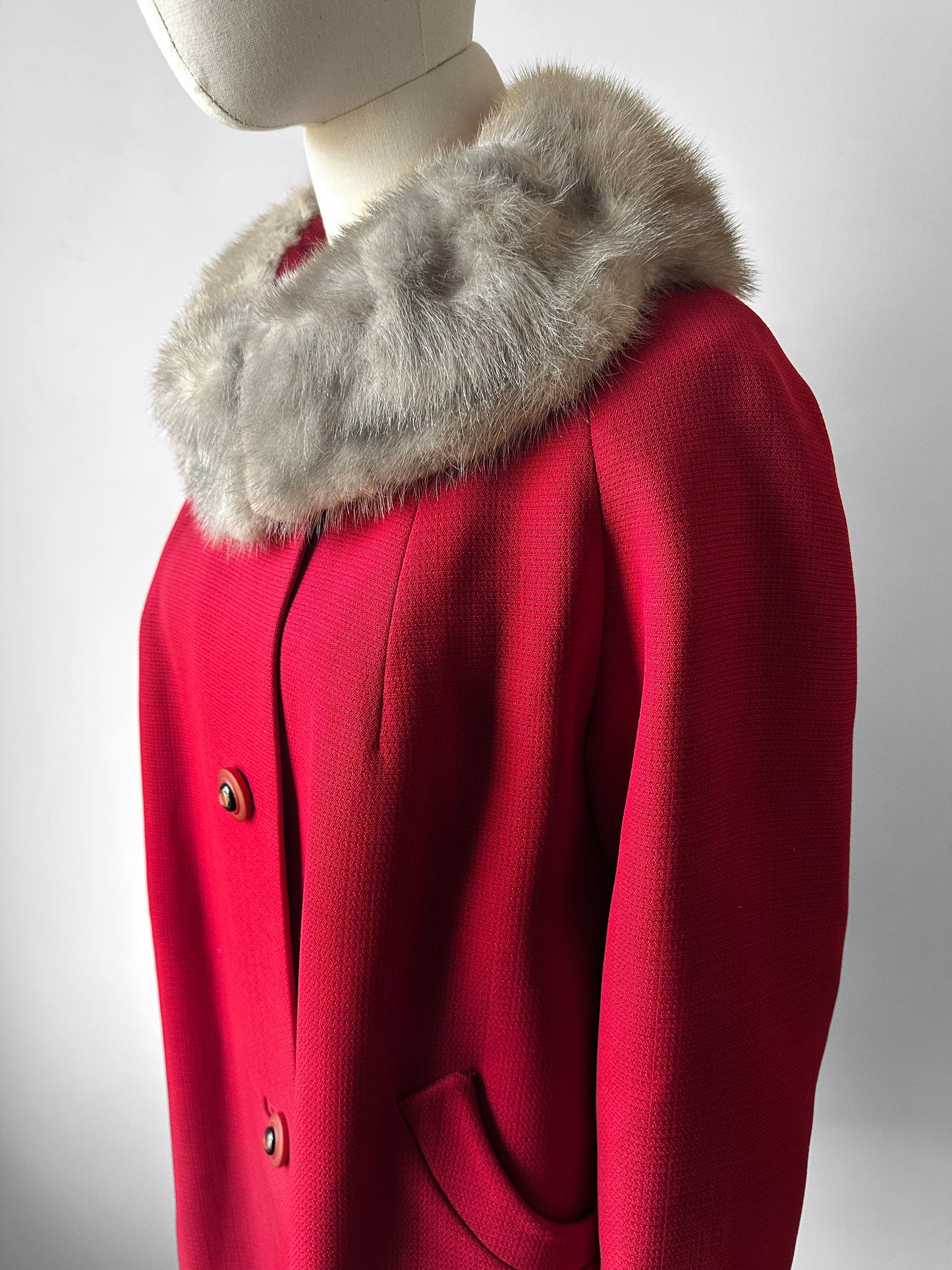1950s Mid-Century Red Textured A-Line Wool Coat with Grey Fur Collar - Sz. S/M