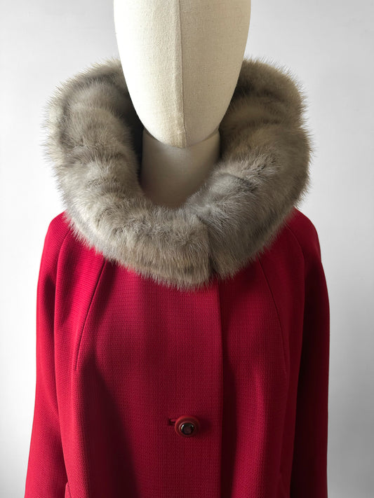 1950s Mid-Century Red Textured A-Line Wool Coat with Grey Fur Collar - Sz. S/M