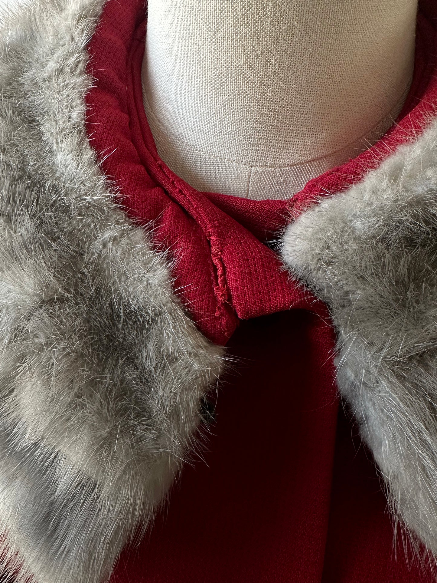 1950s Mid-Century Red Textured A-Line Wool Coat with Grey Fur Collar - Sz. S/M