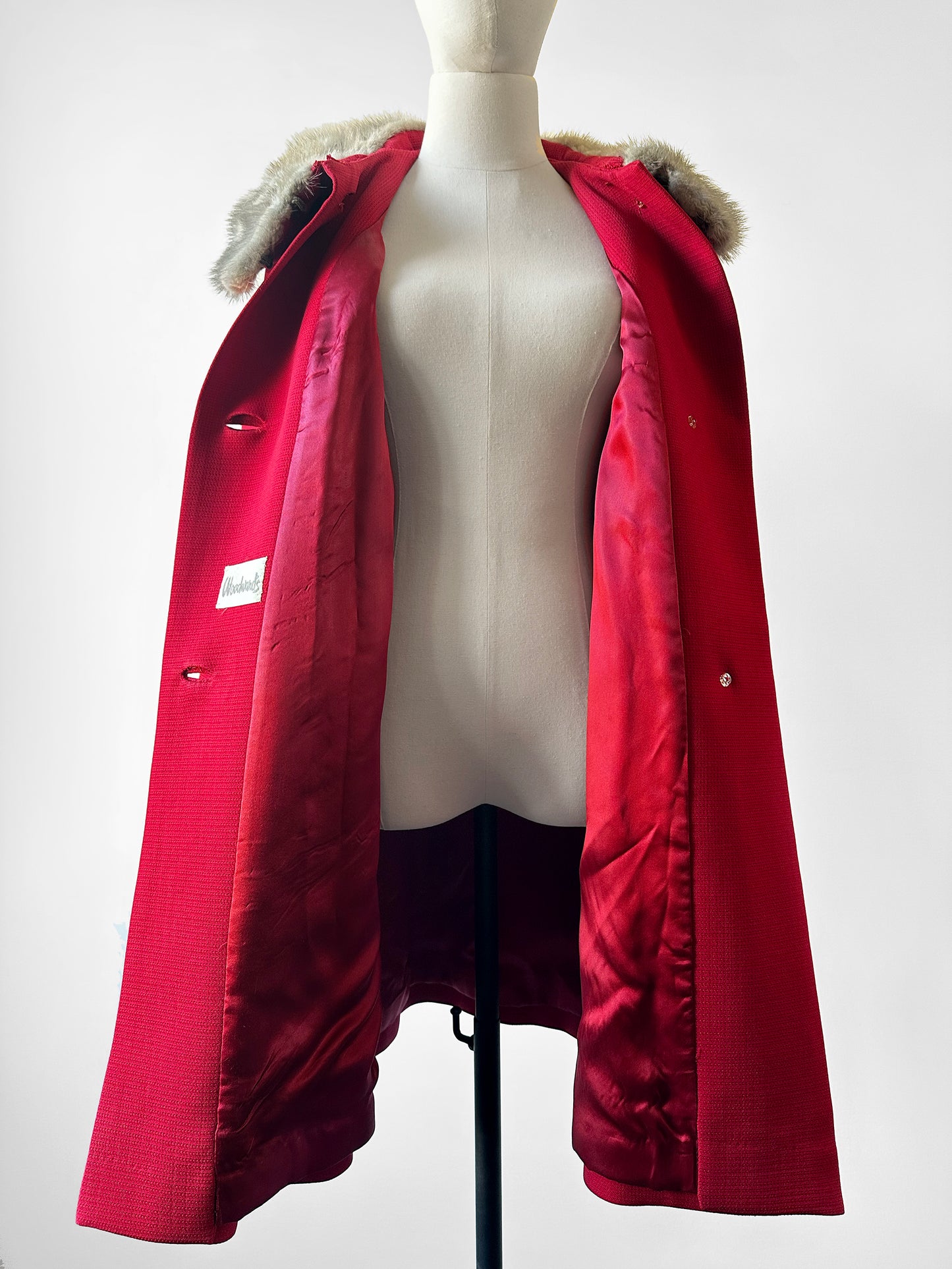 1950s Mid-Century Red Textured A-Line Wool Coat with Grey Fur Collar - Sz. S/M