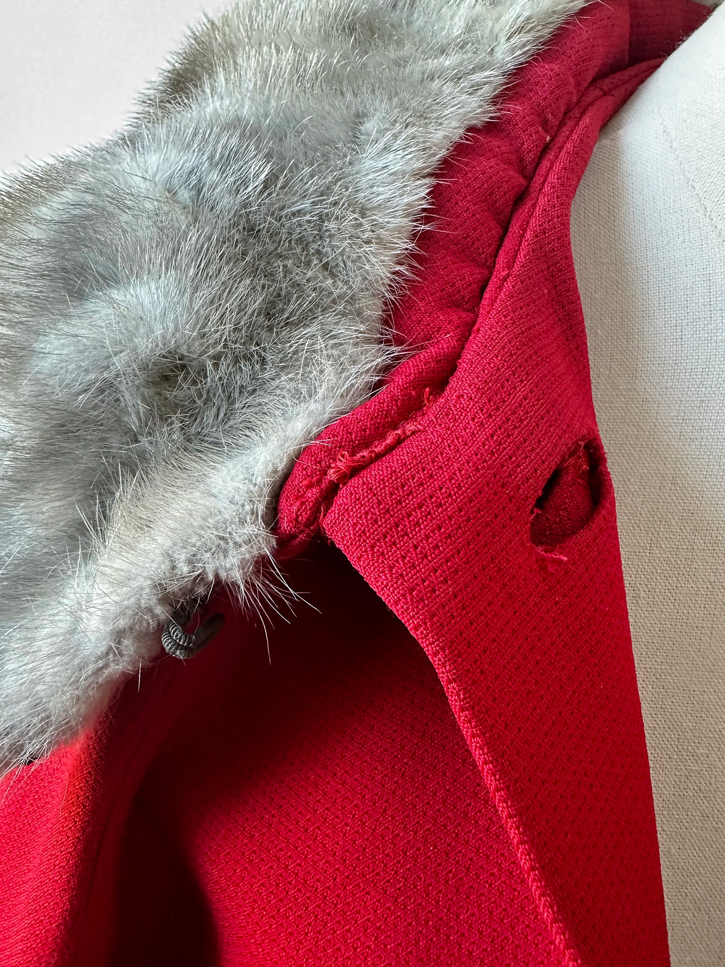 1950s Mid-Century Red Textured A-Line Wool Coat with Grey Fur Collar - Sz. S/M