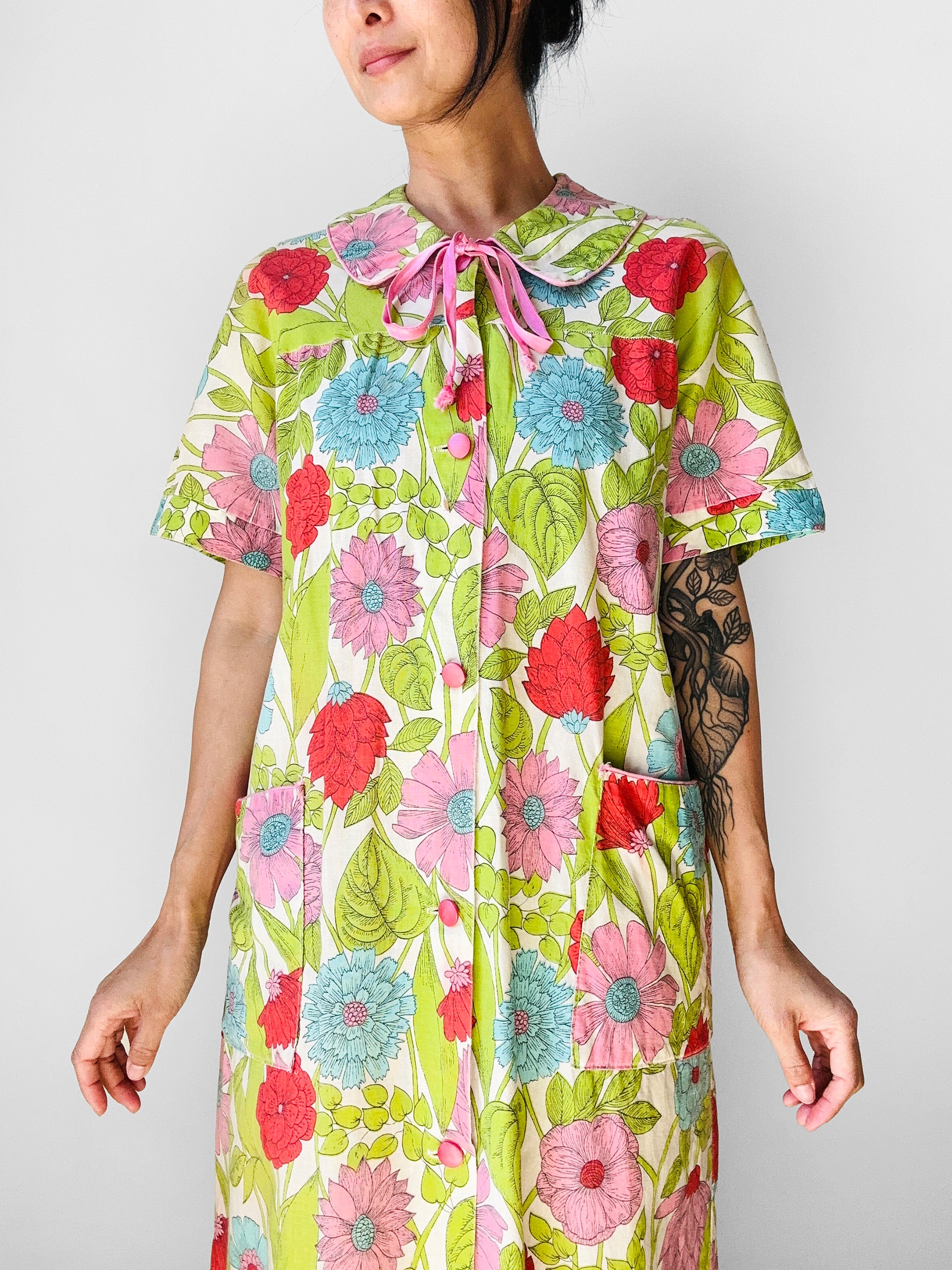 1950s - 1960s Floral Button Front House Dress 1950s - 1960s Floral Button Front House Dress