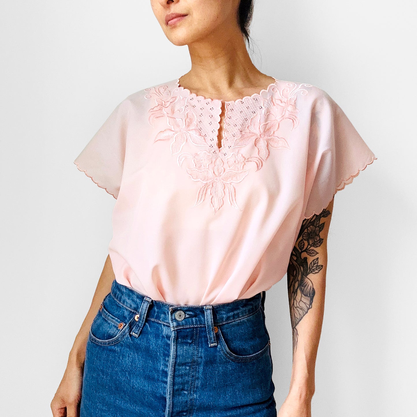 1980s Soft Pink Lightweight Floral Embroidered Scalloped Edge Shirt - M/L