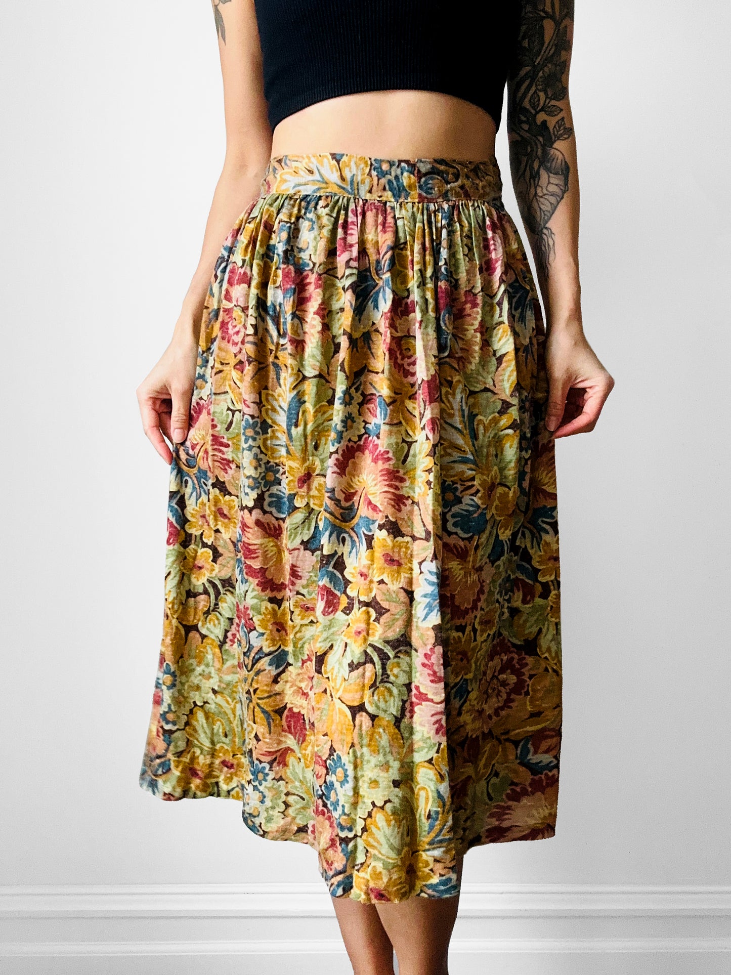 1960s - 1970s Yellow Blue Rust Floral Pleated Fit and Flare Knee-Length Skirt - Sz. XS/S