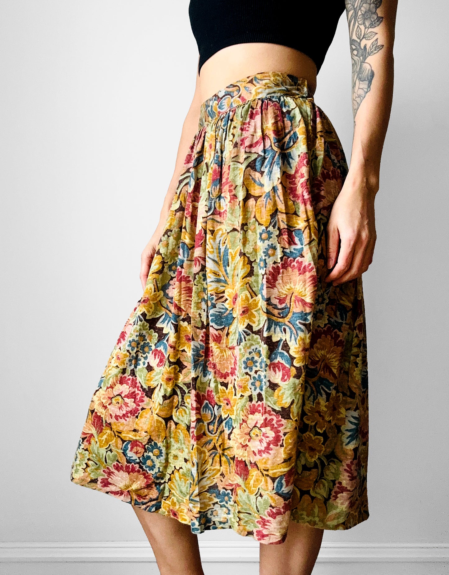 1960s - 1970s Yellow Blue Rust Floral Pleated Fit and Flare Knee-Length Skirt - Sz. XS/S