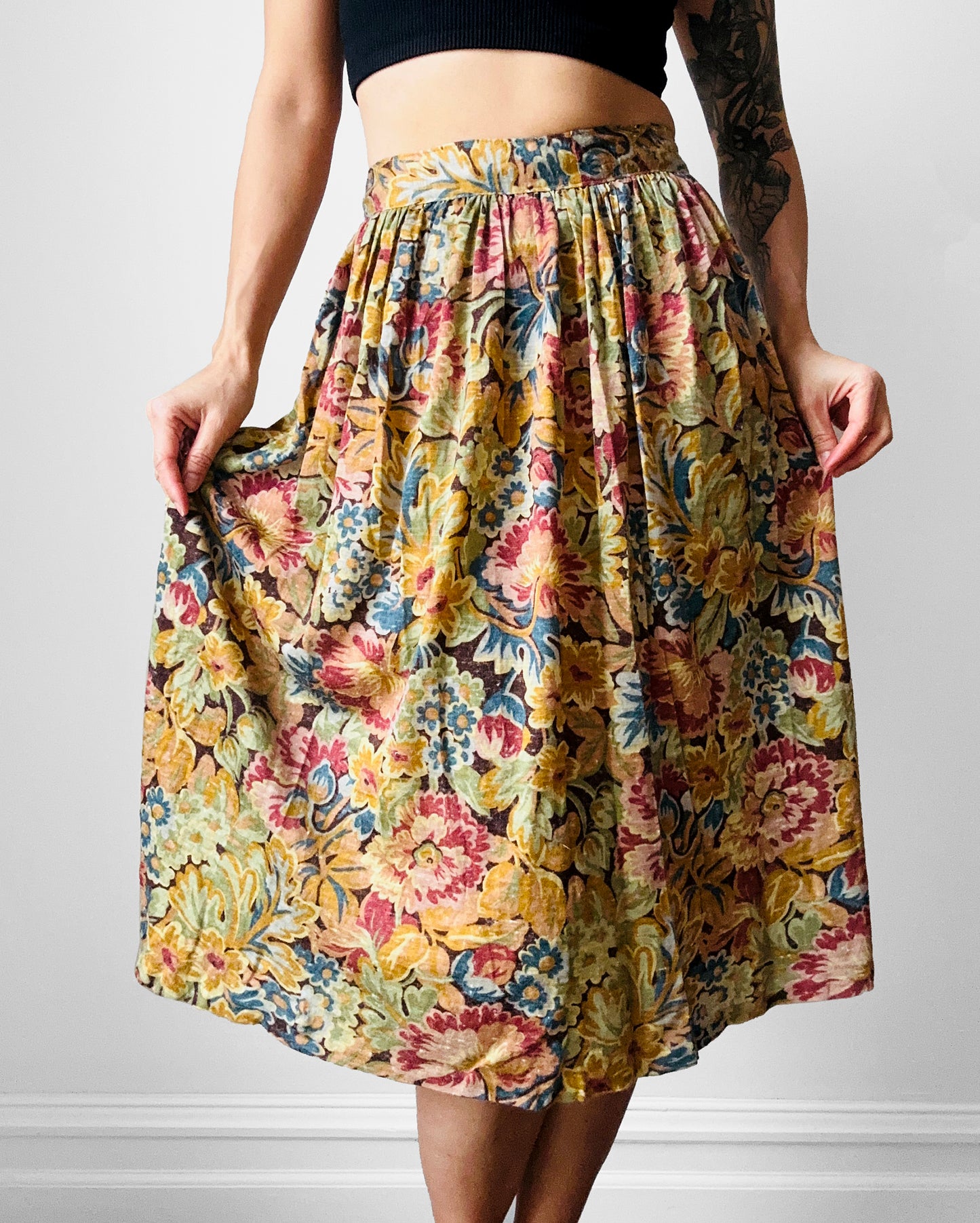 1960s - 1970s Yellow Blue Rust Floral Pleated Fit and Flare Knee-Length Skirt - Sz. XS/S