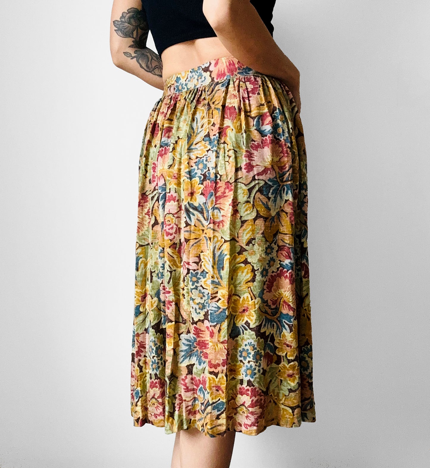 1960s - 1970s Yellow Blue Rust Floral Pleated Fit and Flare Knee-Length Skirt - Sz. XS/S