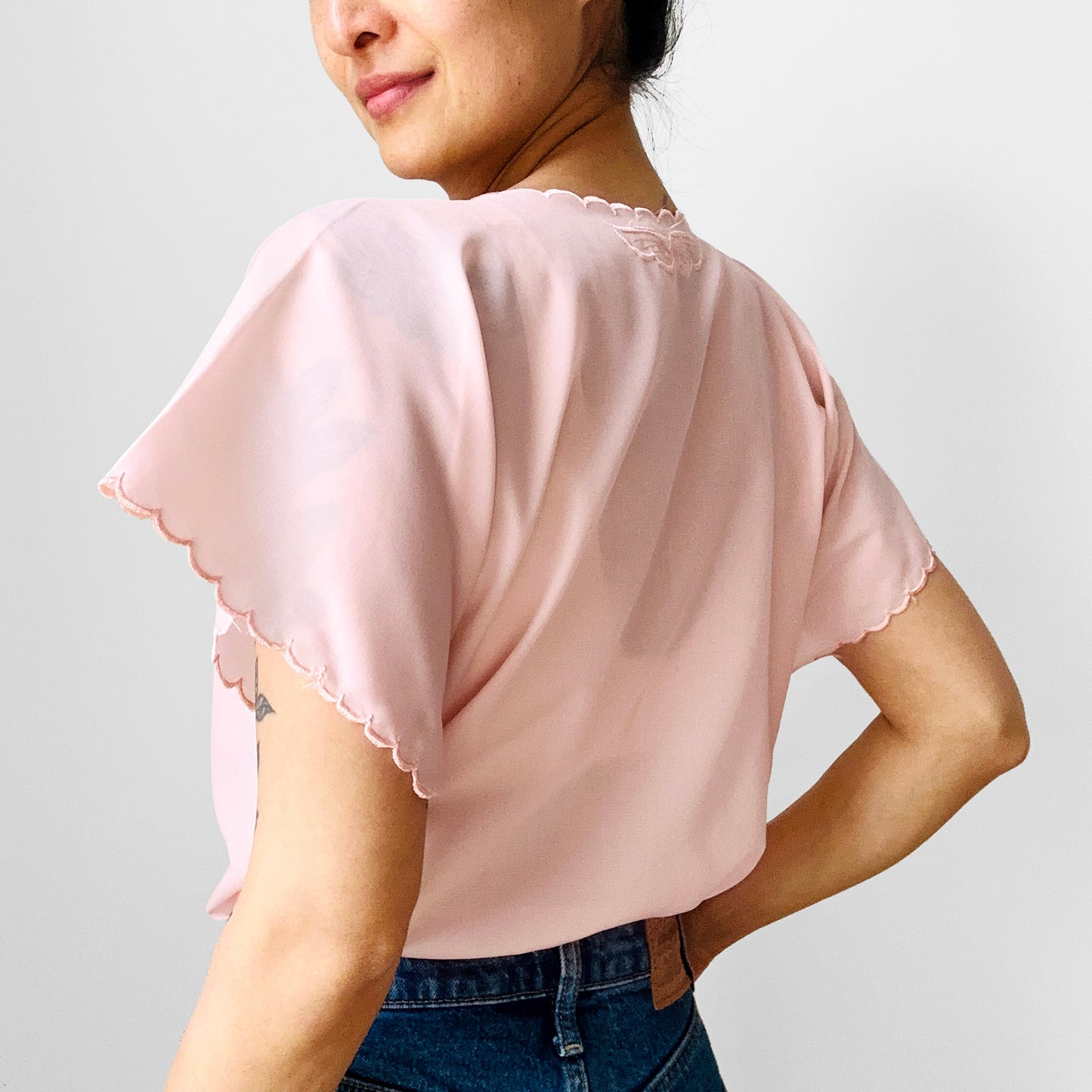 1980s Soft Pink Lightweight Floral Embroidered Scalloped Edge Shirt - M/L