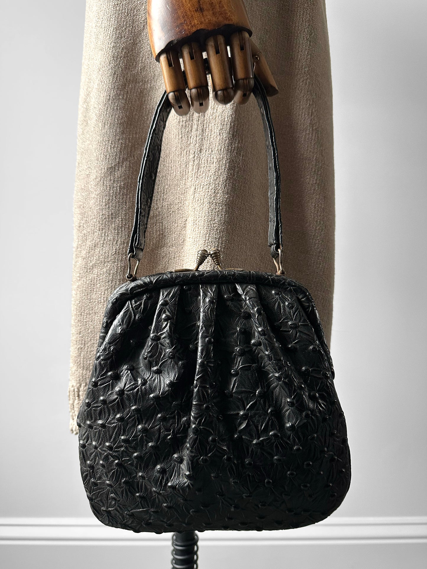 1950s Mid-Century Black Embossed Stippled Leather Kiss-Lock Handbag