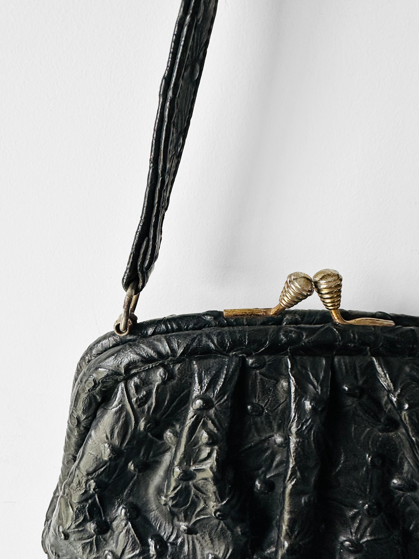 1950s Mid-Century Black Embossed Stippled Leather Kiss-Lock Handbag