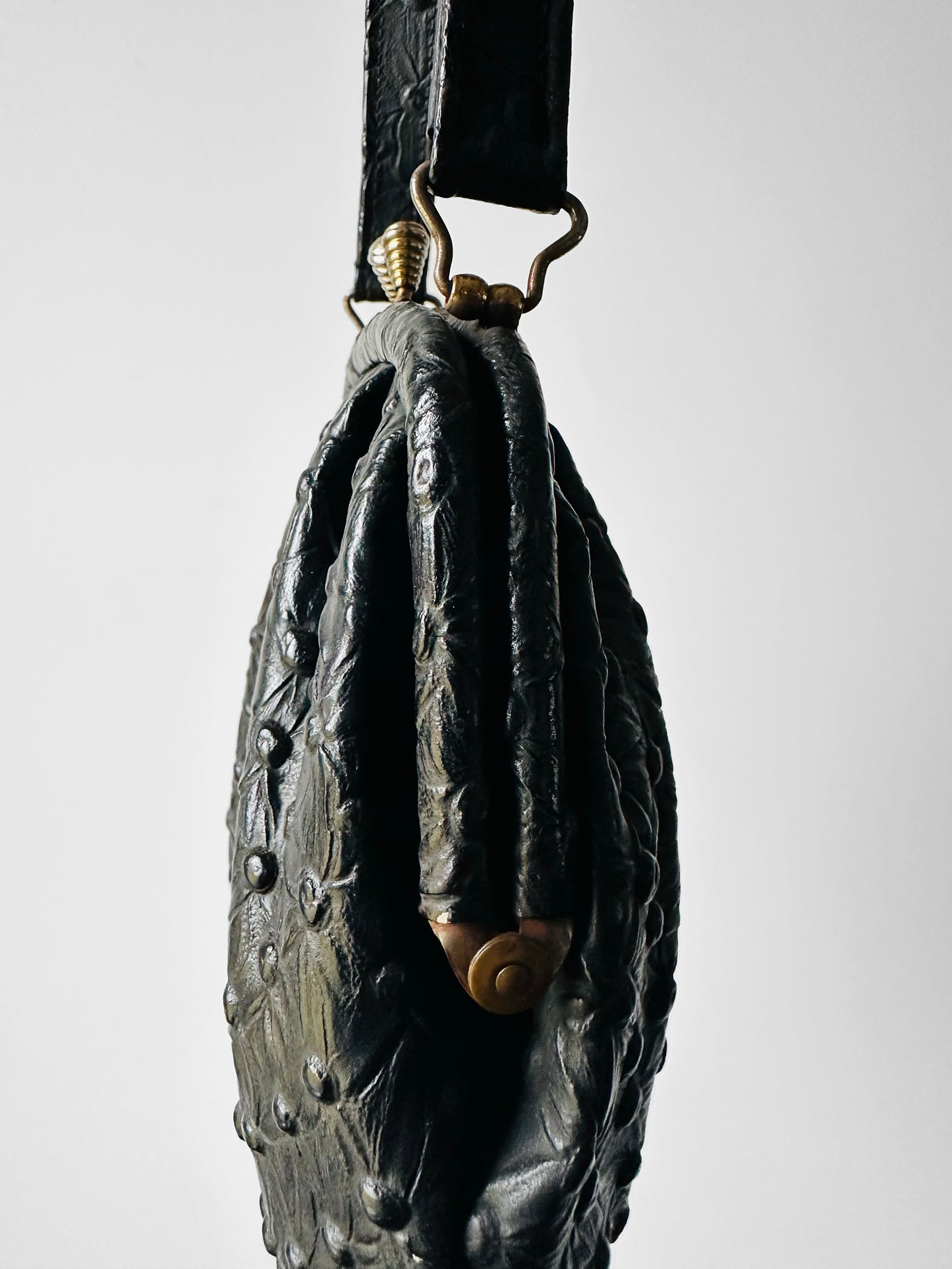 1950s Mid-Century Black Embossed Stippled Leather Kiss-Lock Handbag