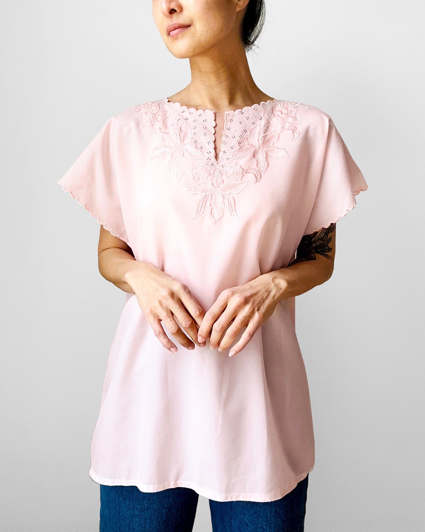 1980s Soft Pink Lightweight Floral Embroidered Scalloped Edge Shirt - M/L