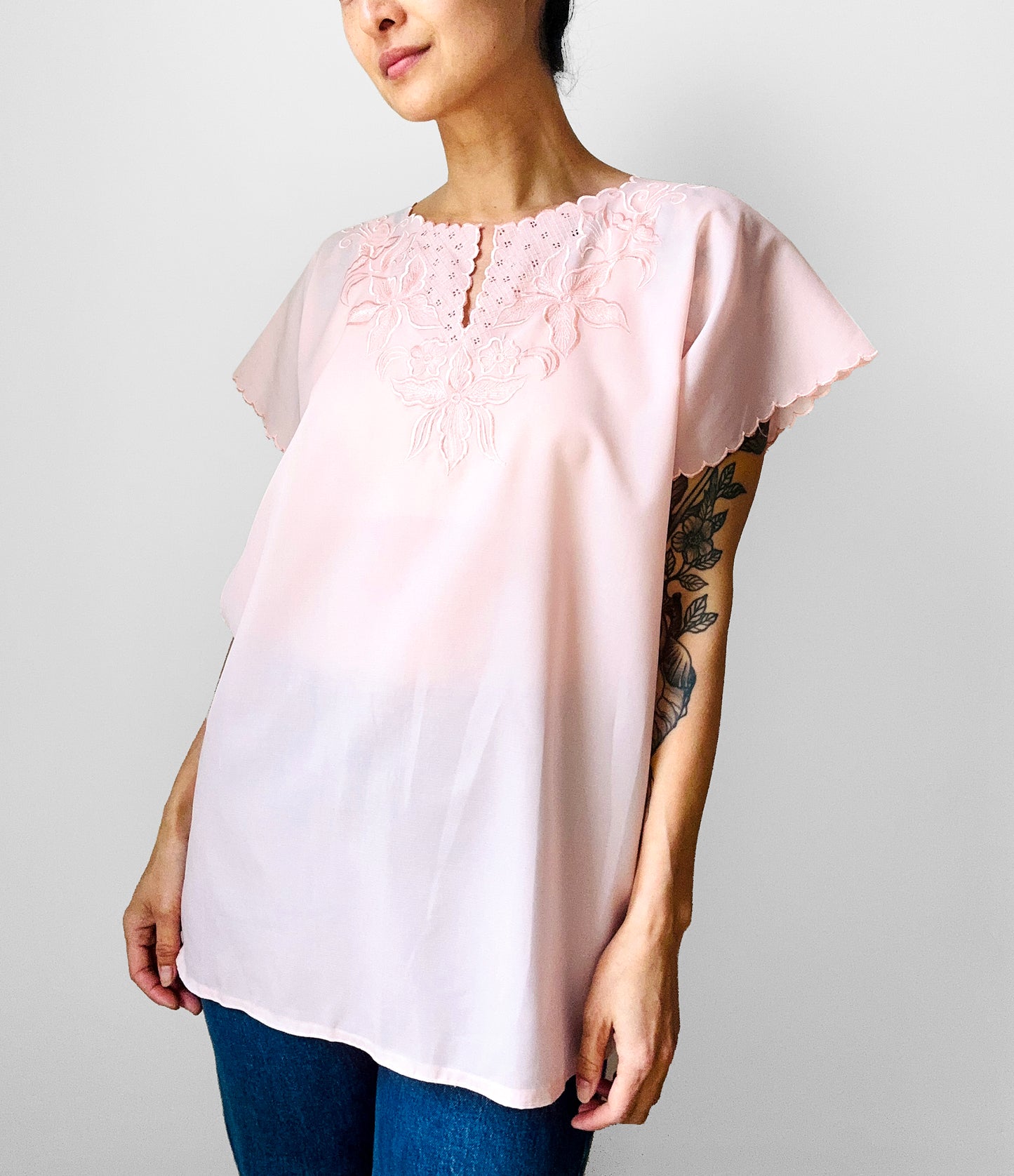 1980s Soft Pink Lightweight Floral Embroidered Scalloped Edge Shirt - M/L