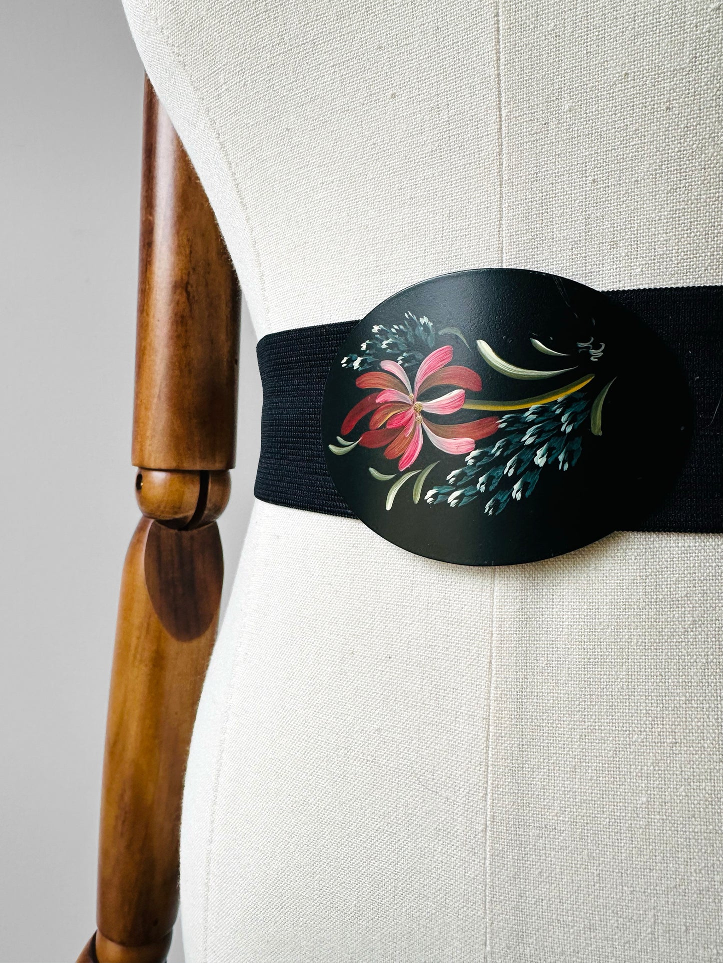 1960s Hand-Painted Floral Wide Elastic Belt with Oval Buckle - Sz. M/L