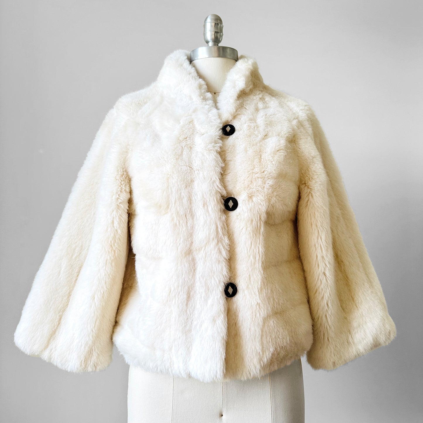 1980s Cream Faux Fur Crop A-line Bell-Sleeve Lined Jacket - Sz. XS / S