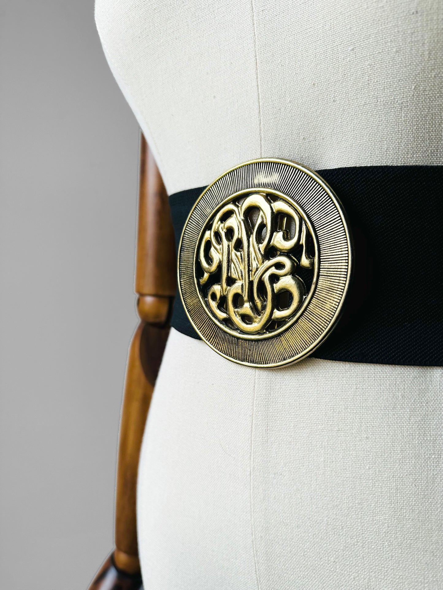 1980s - 1990s Wide Black Elastic Stretch Belt with Ornate Gold-Toned Scrollwork Buckle