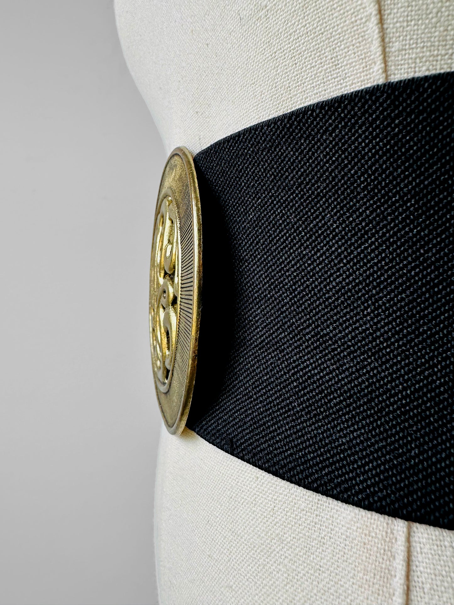 1980s - 1990s Wide Black Elastic Stretch Belt with Ornate Gold-Toned Scrollwork Buckle