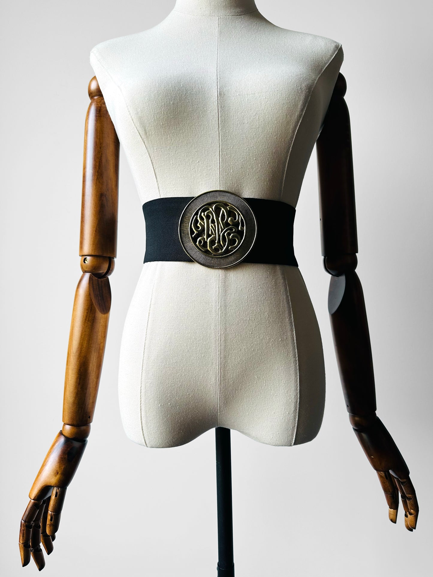 1980s - 1990s Wide Black Elastic Stretch Belt with Ornate Gold-Toned Scrollwork Buckle