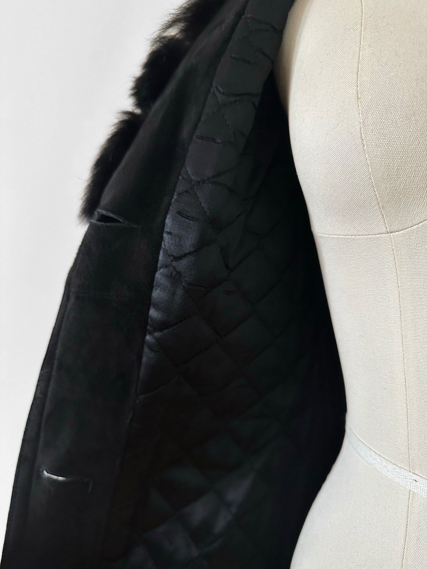 1970s Black Suede Belted Trench coat with Fur Collar and Quilted Lining - Sz. XXS/XS