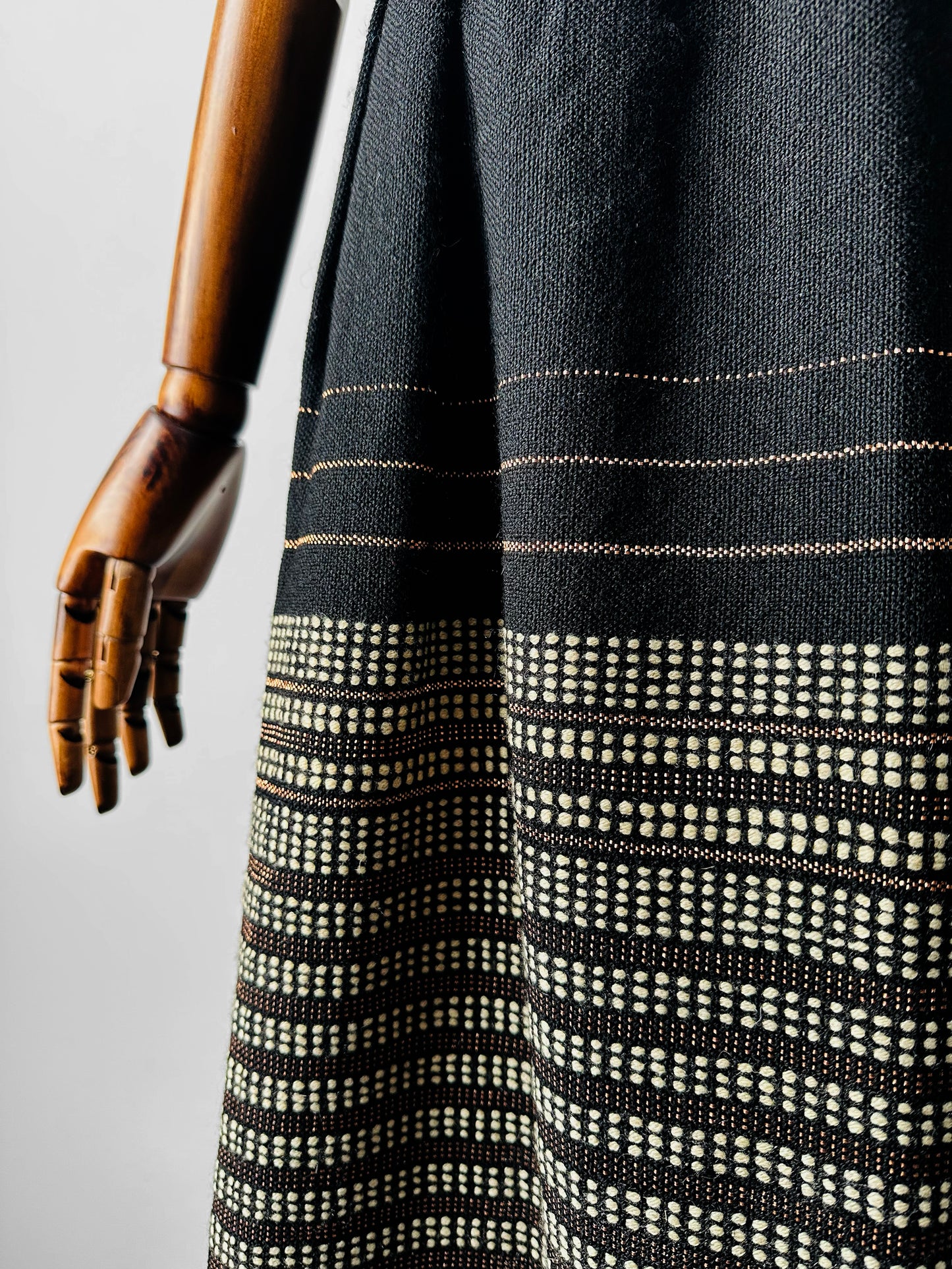 1950s - 1960s Handwoven Black White and Rose Gold Sandusky Weavers Woven Wool Mixed Textile Skirt - Sz. XS/S