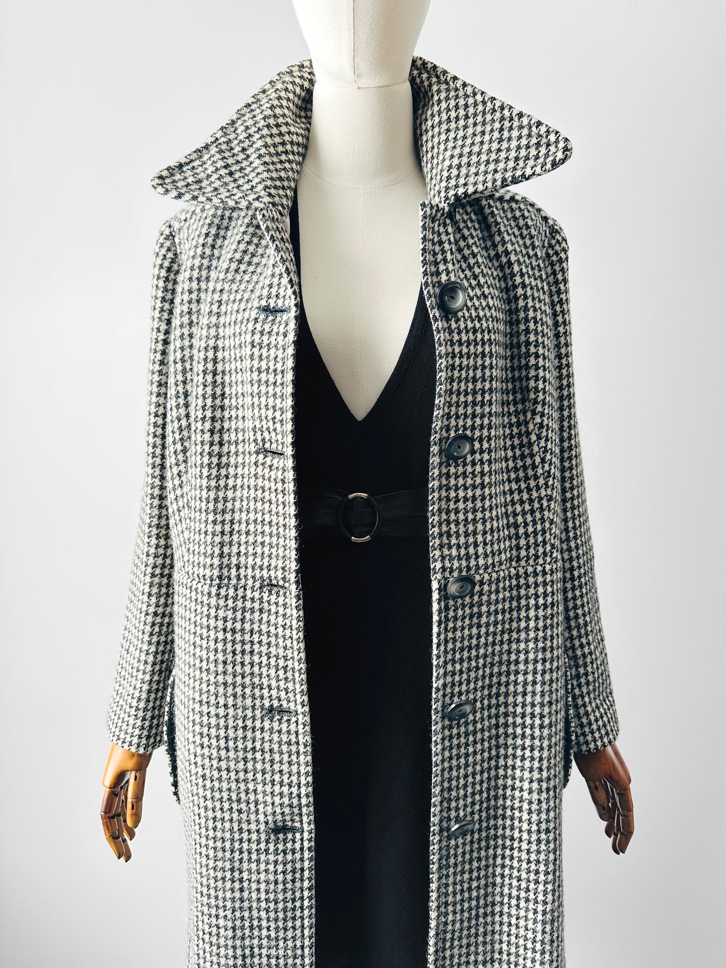 1970s Black and Off-White Houndstooth Wool Coat with Wide Lapel - Sz. S/M