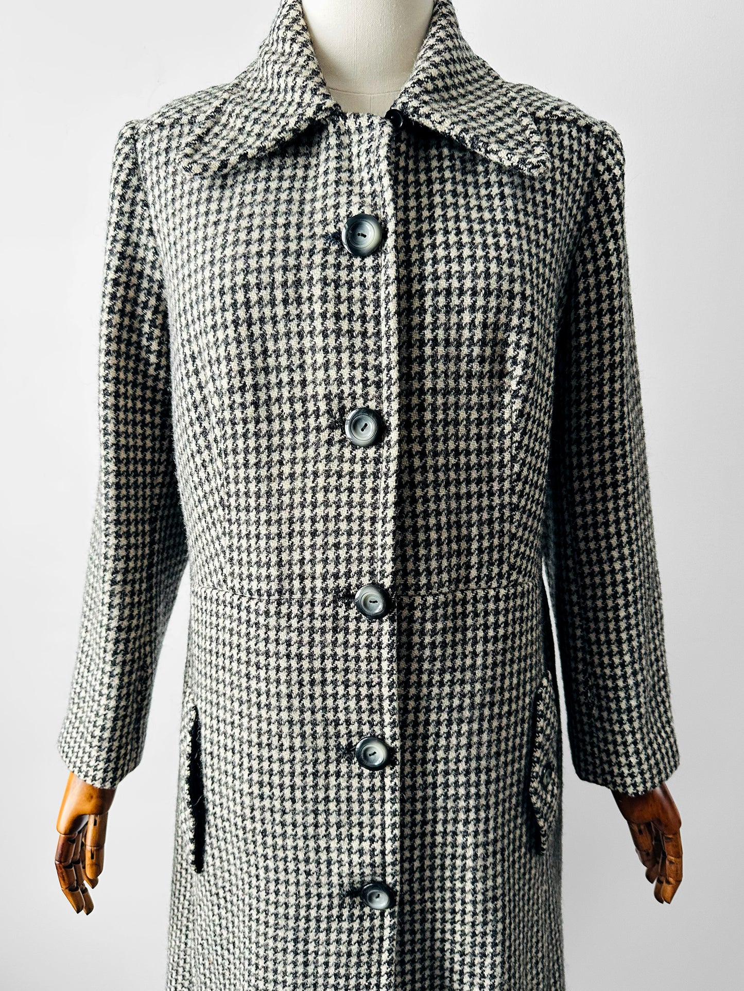 1970s Black and Off-White Houndstooth Wool Coat with Wide Lapel - Sz. S/M
