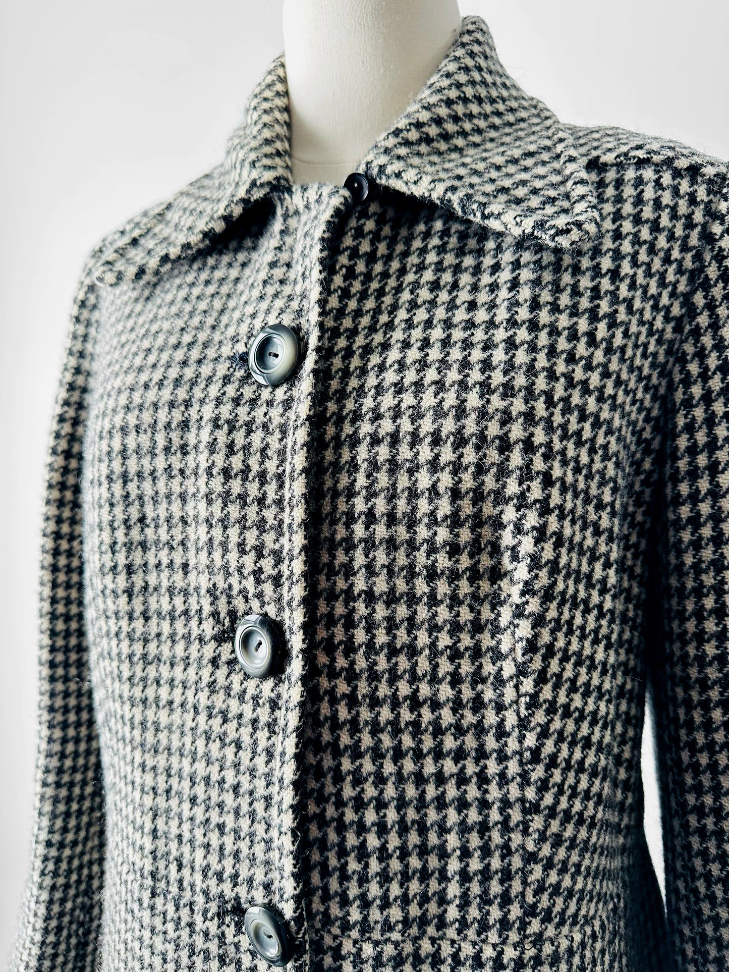 1970s Black and Off-White Houndstooth Wool Coat with Wide Lapel - Sz. S/M