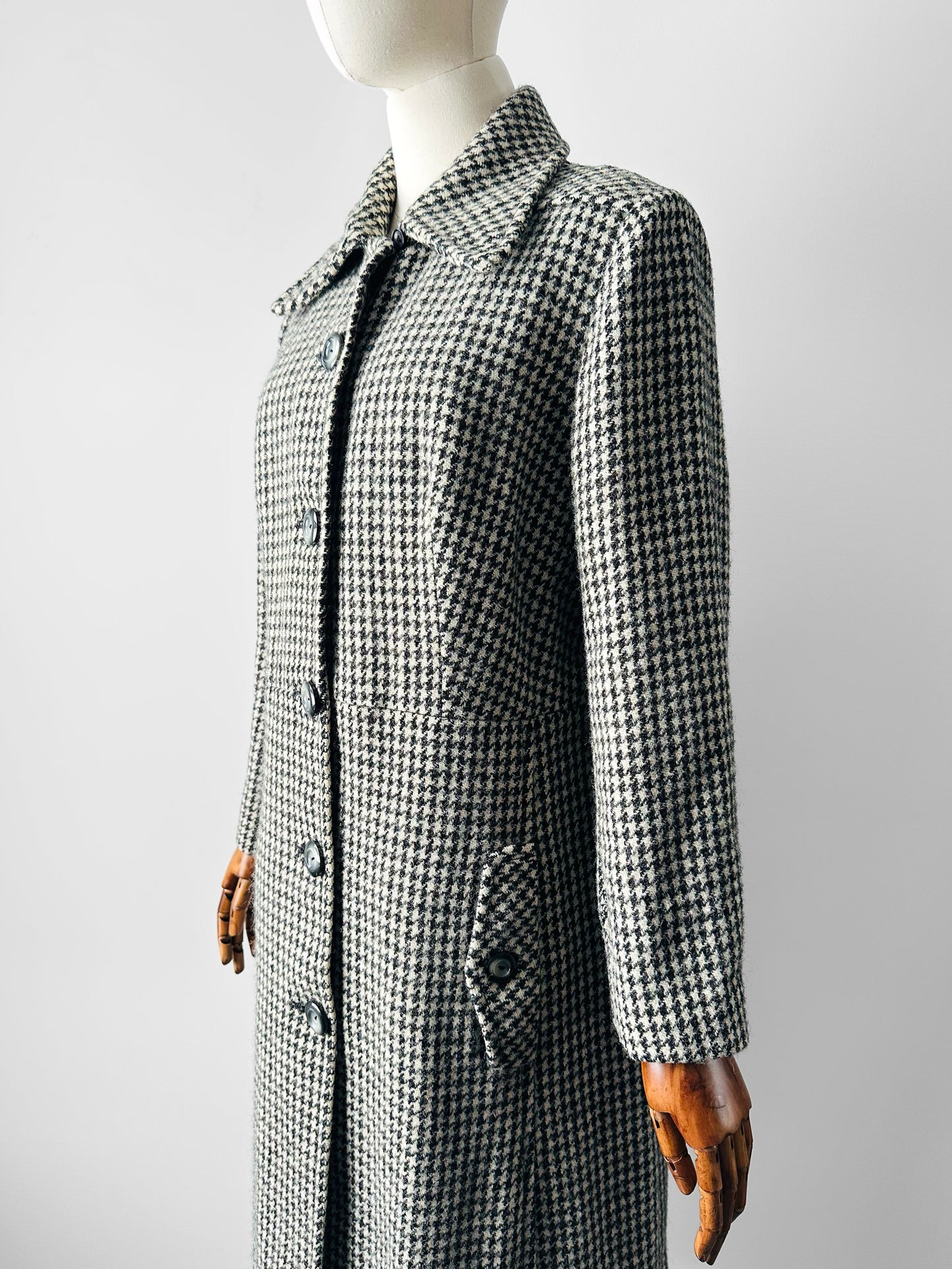 1970s Black and Off-White Houndstooth Wool Coat with Wide Lapel - Sz. S/M