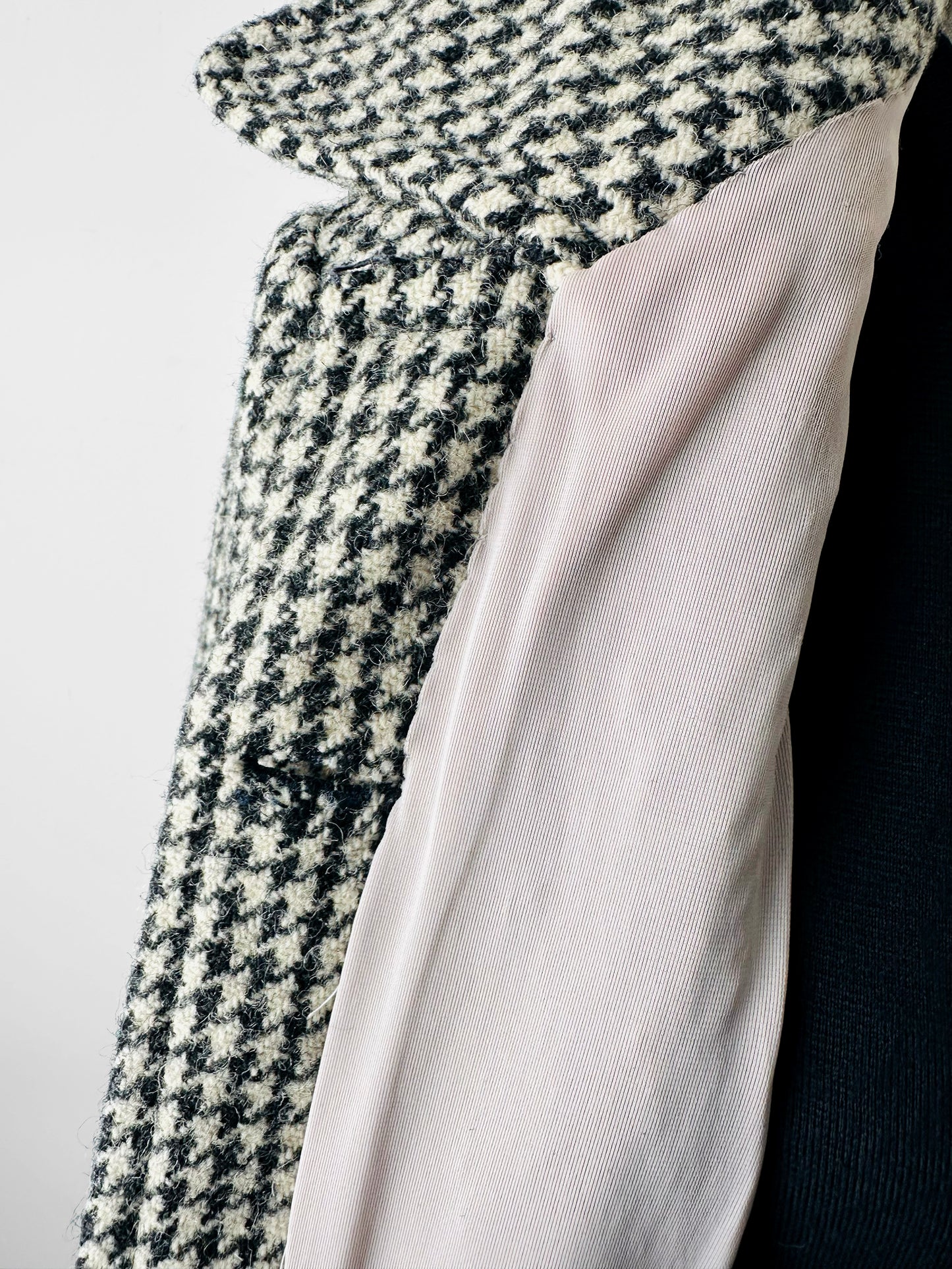 1970s Black and Off-White Houndstooth Wool Coat with Wide Lapel - Sz. S/M