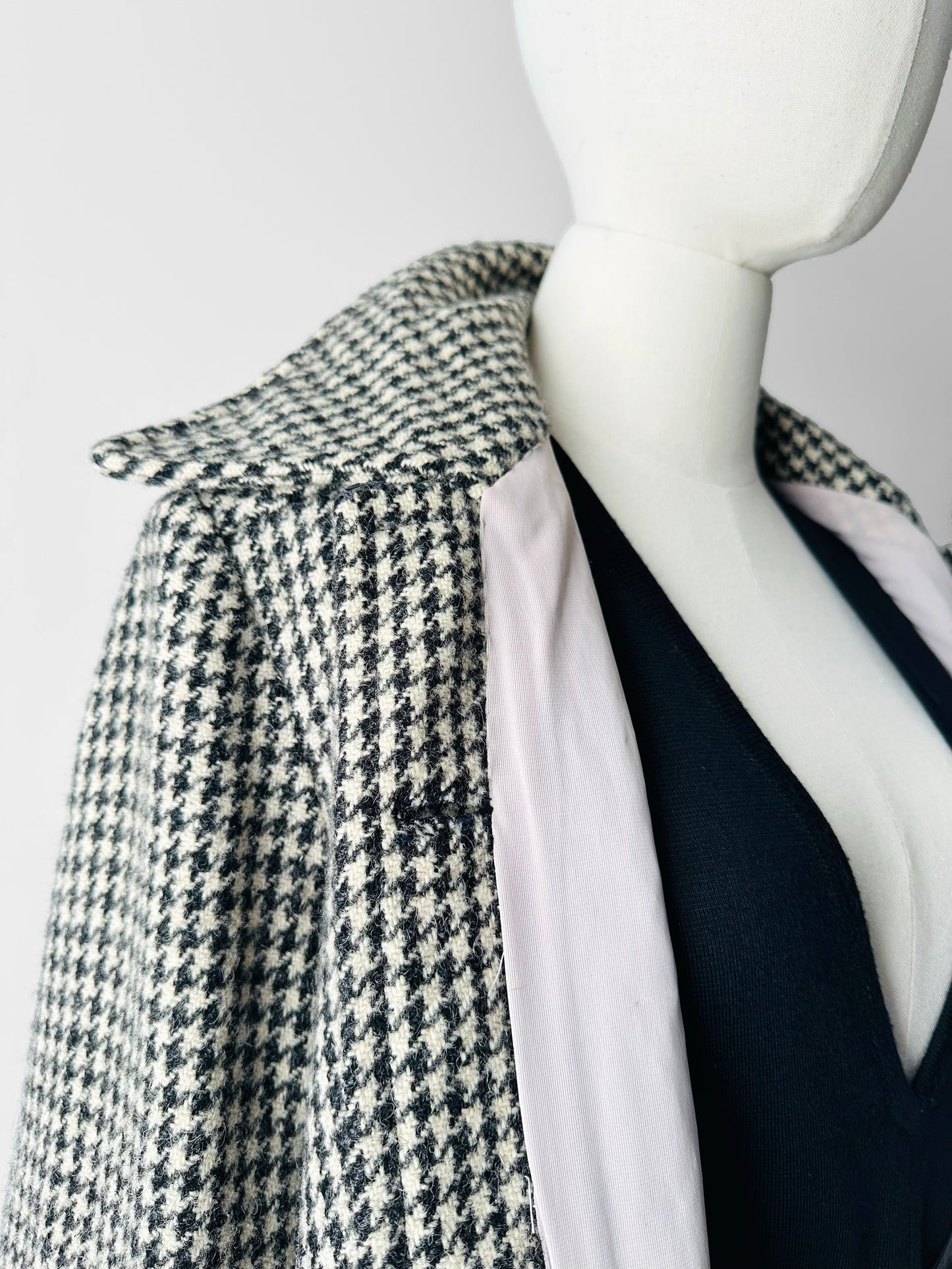 1970s Black and Off-White Houndstooth Wool Coat with Wide Lapel - Sz. S/M