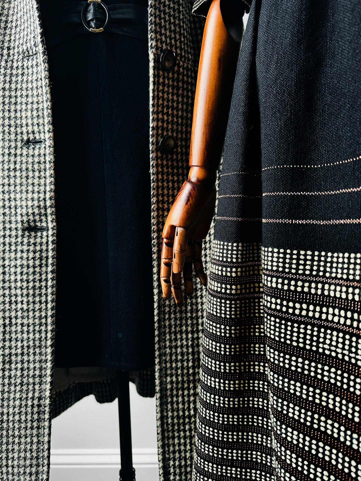 1950s - 1960s Handwoven Black White and Rose Gold Sandusky Weavers Woven Wool Mixed Textile Skirt - Sz. XS/S