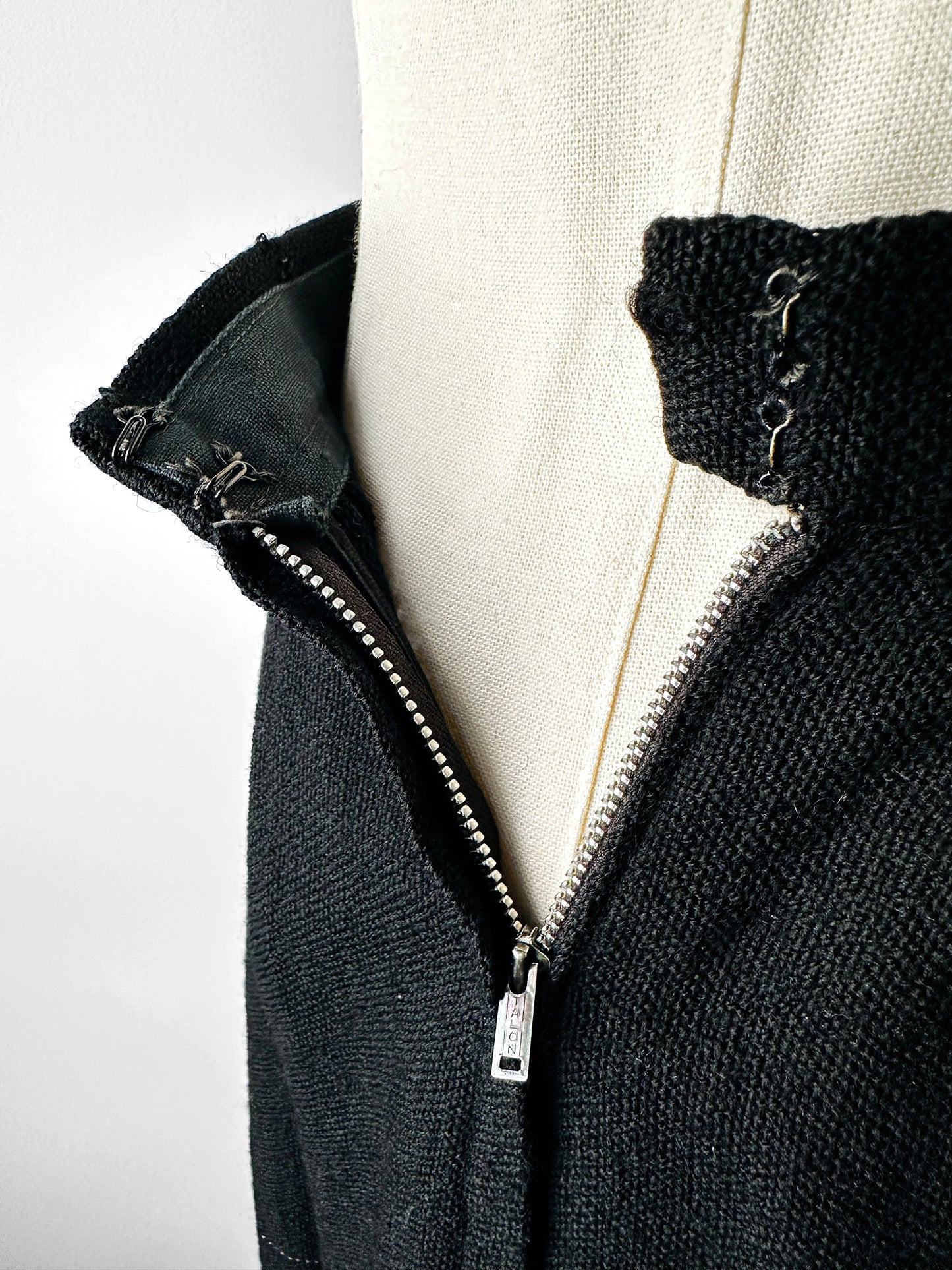 1950s - 1960s Handwoven Black White and Rose Gold Sandusky Weavers Woven Wool Mixed Textile Skirt - Sz. XS/S