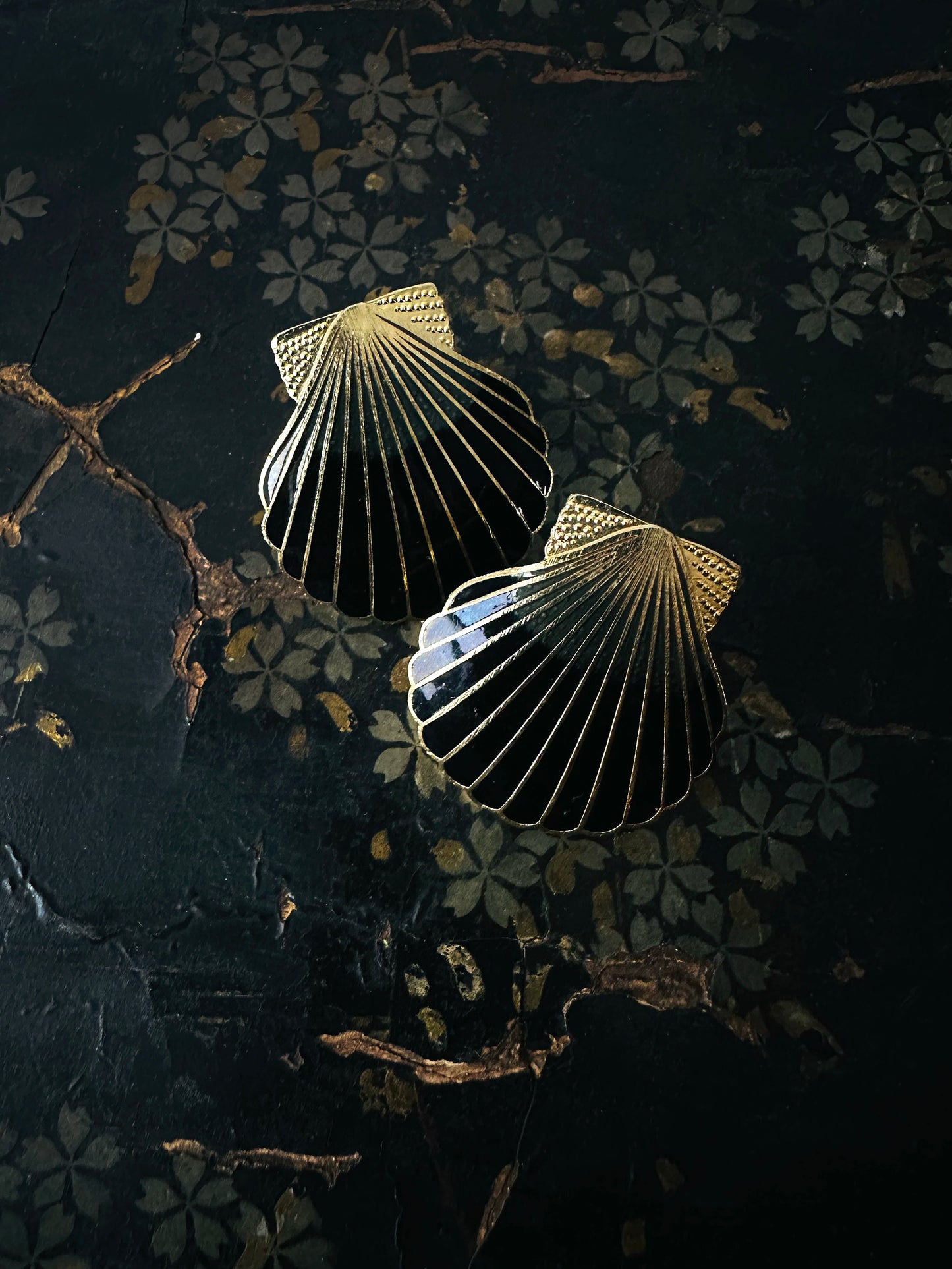 1980s Gold-toned Black Enamel Scallop Shell Post Earrings
