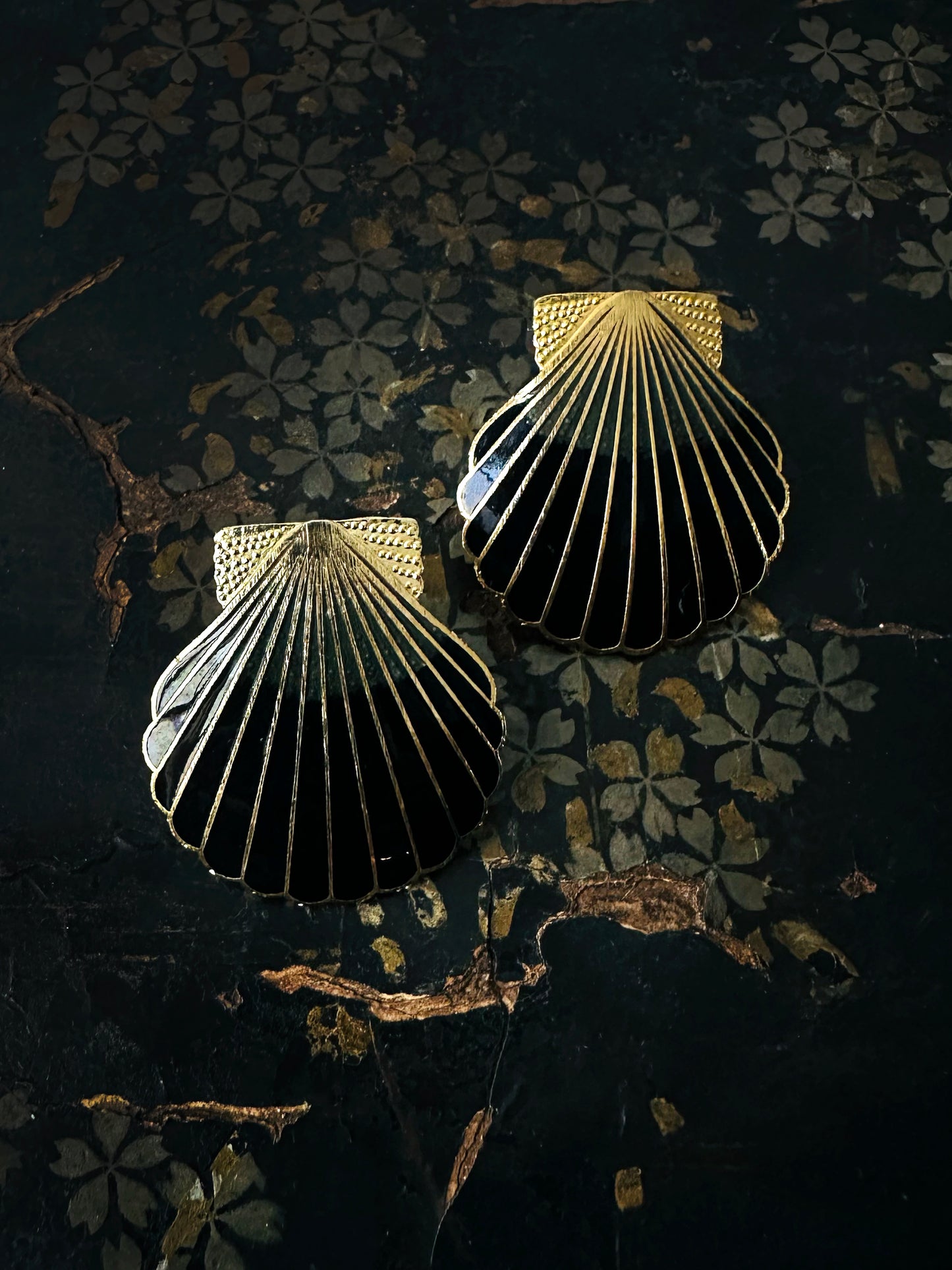 1980s Gold-toned Black Enamel Scallop Shell Post Earrings