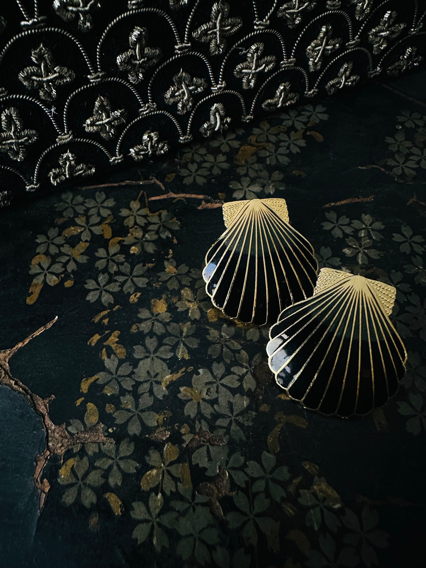 1980s Gold-toned Black Enamel Scallop Shell Post Earrings