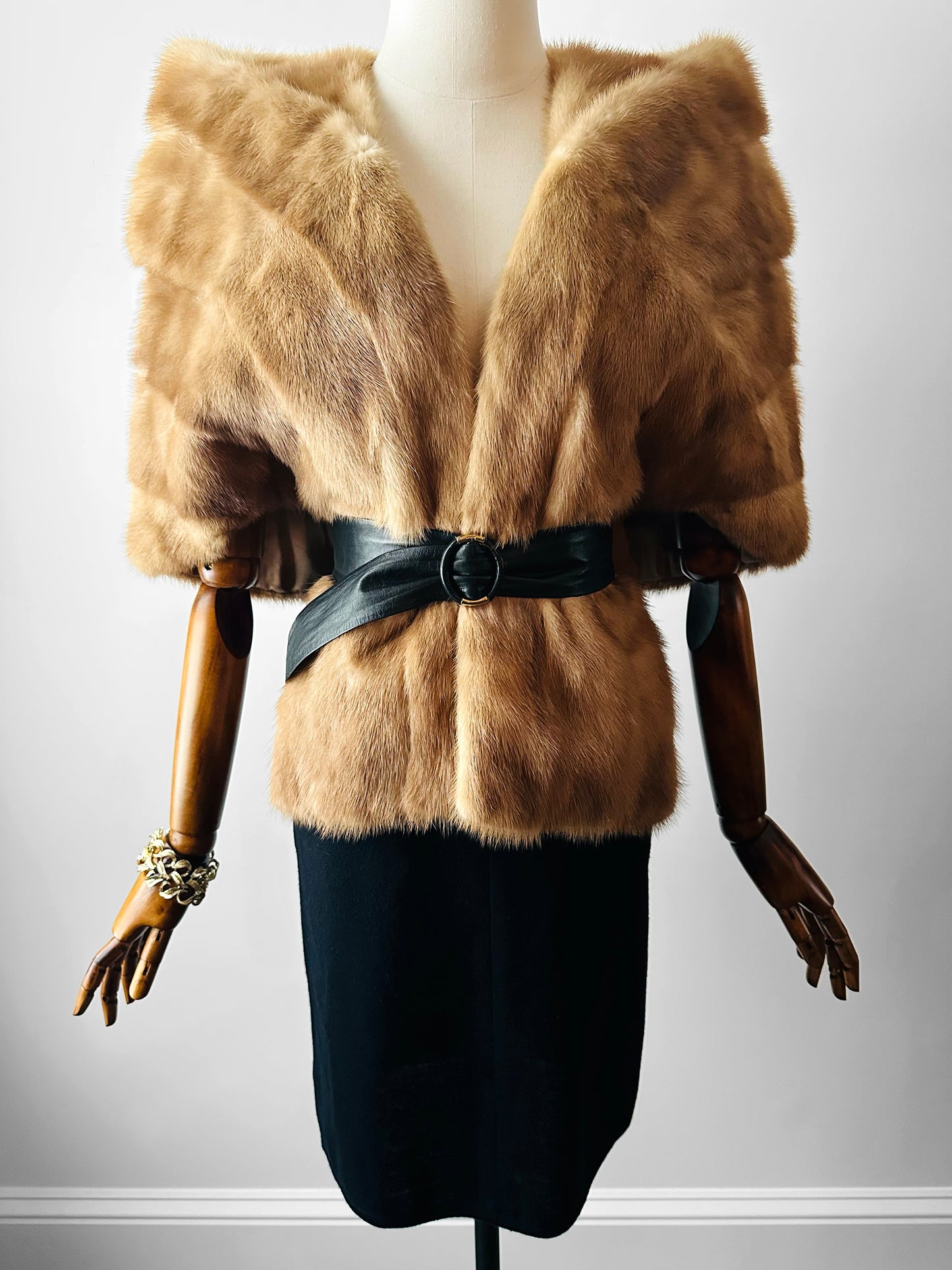 1950s - 1960s Gold-Tone Chunky Brushed Leaf Link Bracelet with Fold-Over Clasp