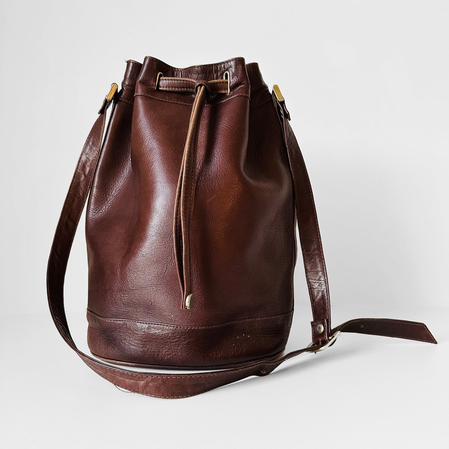 1970s Saddle Brown Buttery Soft Leather Cinch Top Bucket Crossbody Bag