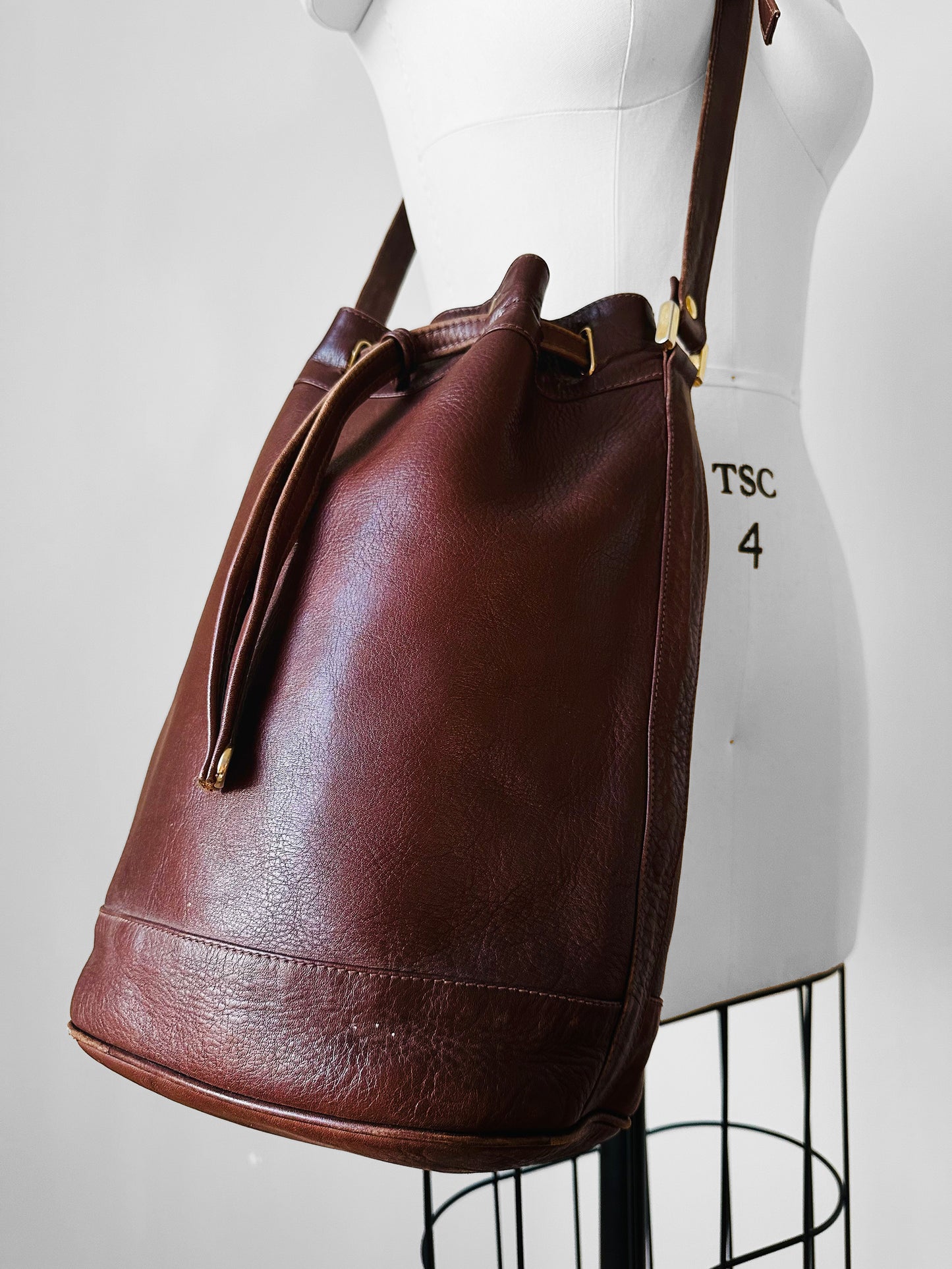 1970s Saddle Brown Buttery Soft Leather Cinch Top Bucket Crossbody Bag