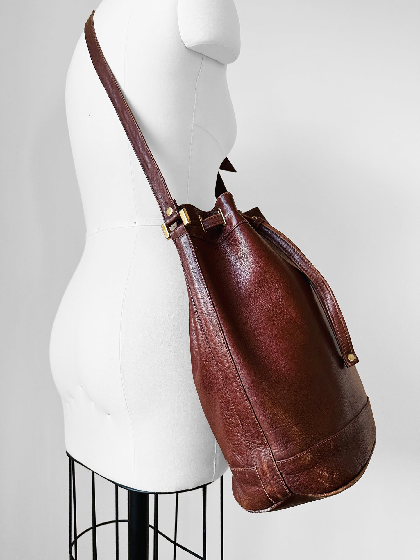 1970s Saddle Brown Buttery Soft Leather Cinch Top Bucket Crossbody Bag